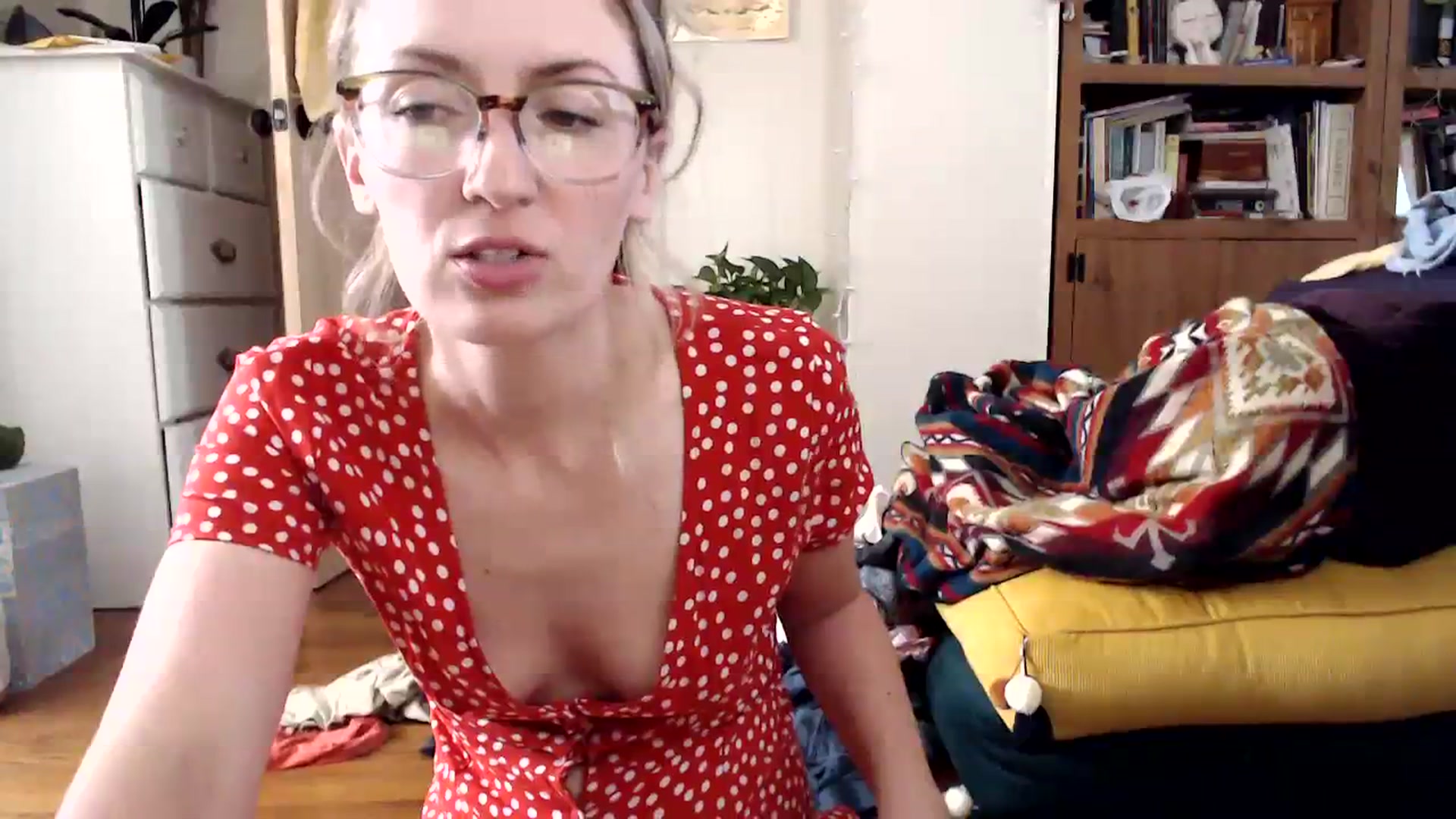 Gallery image thumbnail from WildflowerEm's myfreecams stream on, 08/05/2023, 21:40 image 4 of 20