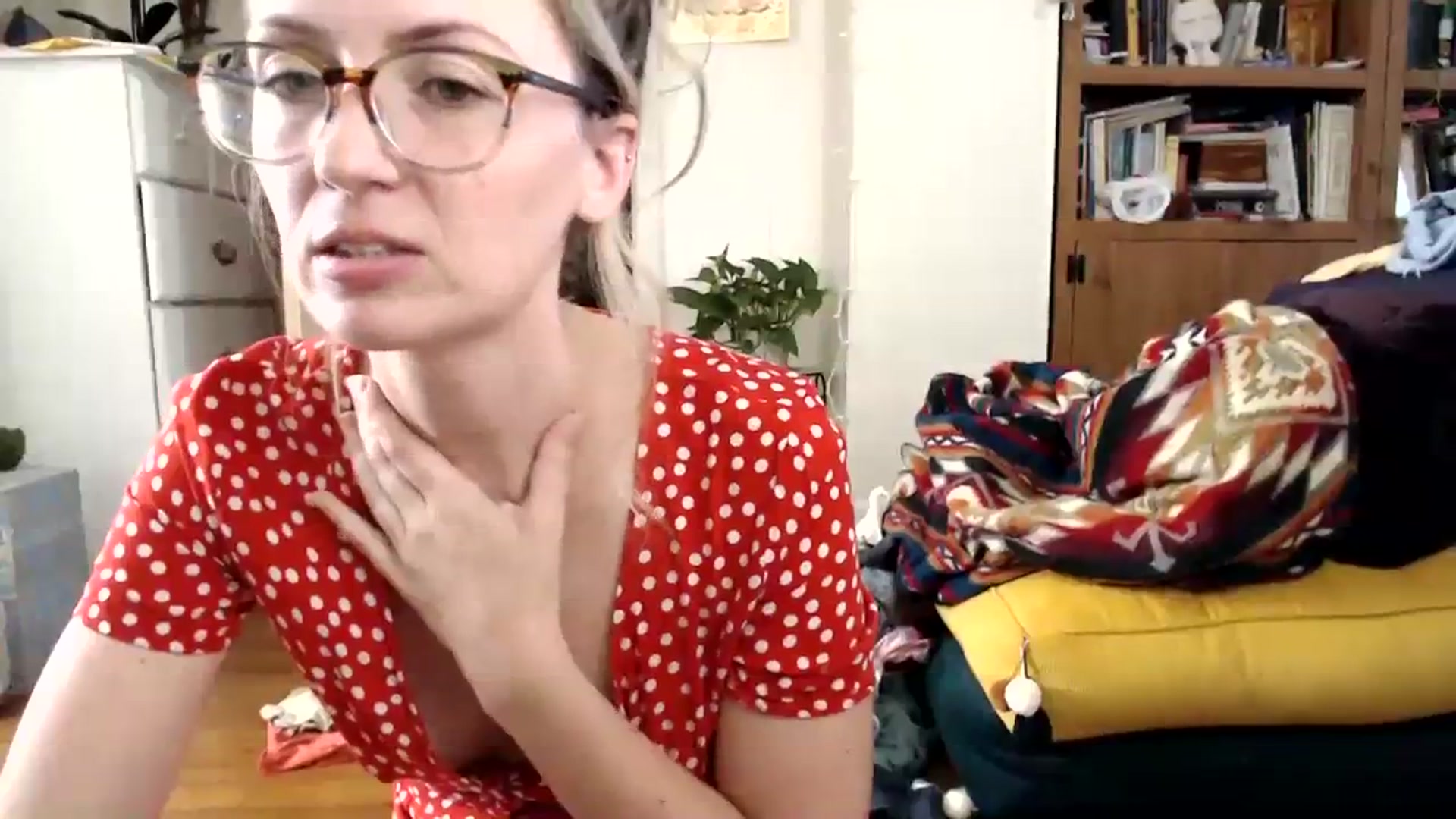 Gallery image thumbnail from WildflowerEm's myfreecams stream on, 08/05/2023, 21:40 image 3 of 20