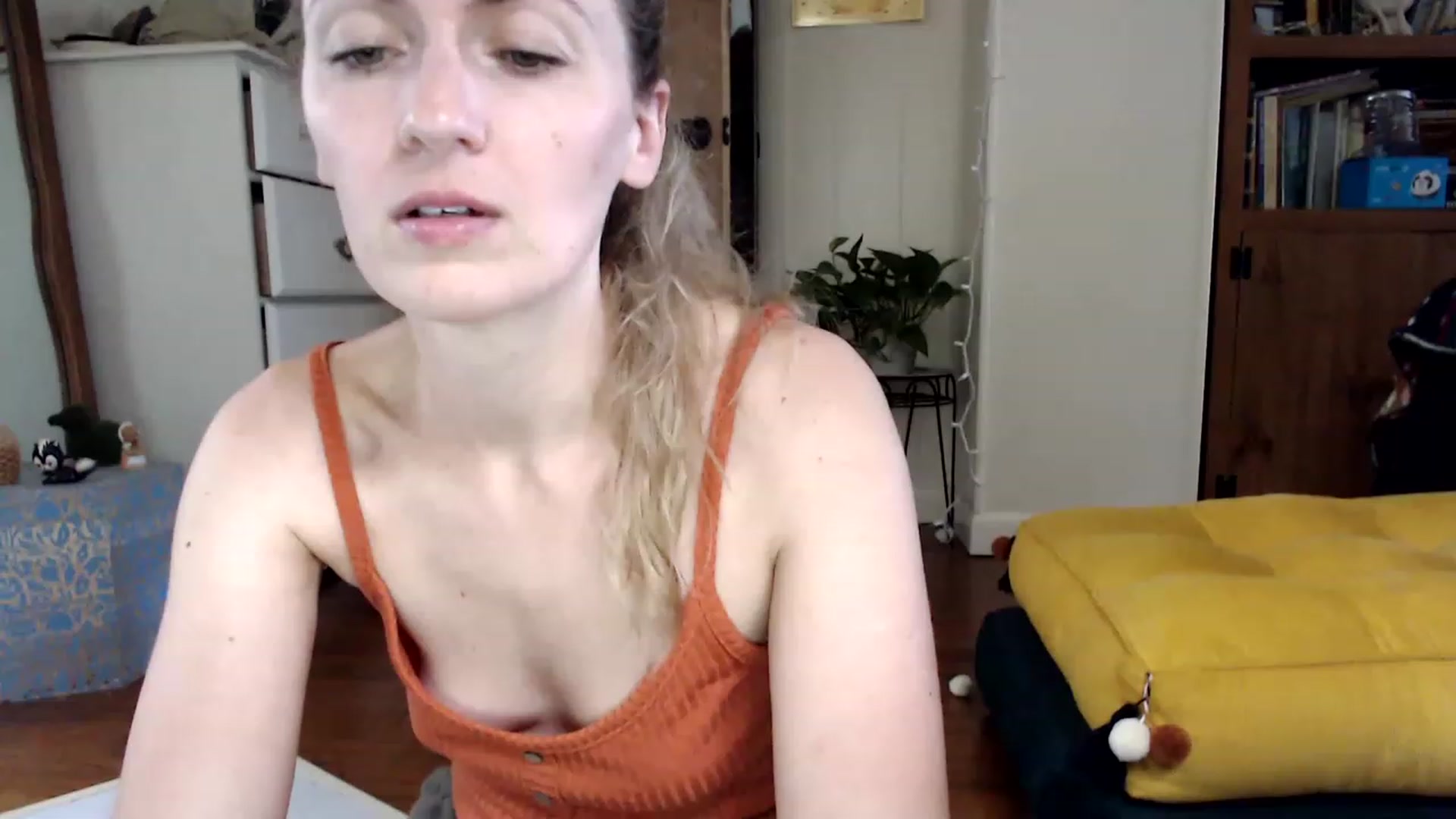 Gallery image thumbnail from WildflowerEm's myfreecams stream on, 08/12/2023, 21:25 image 1 of 20