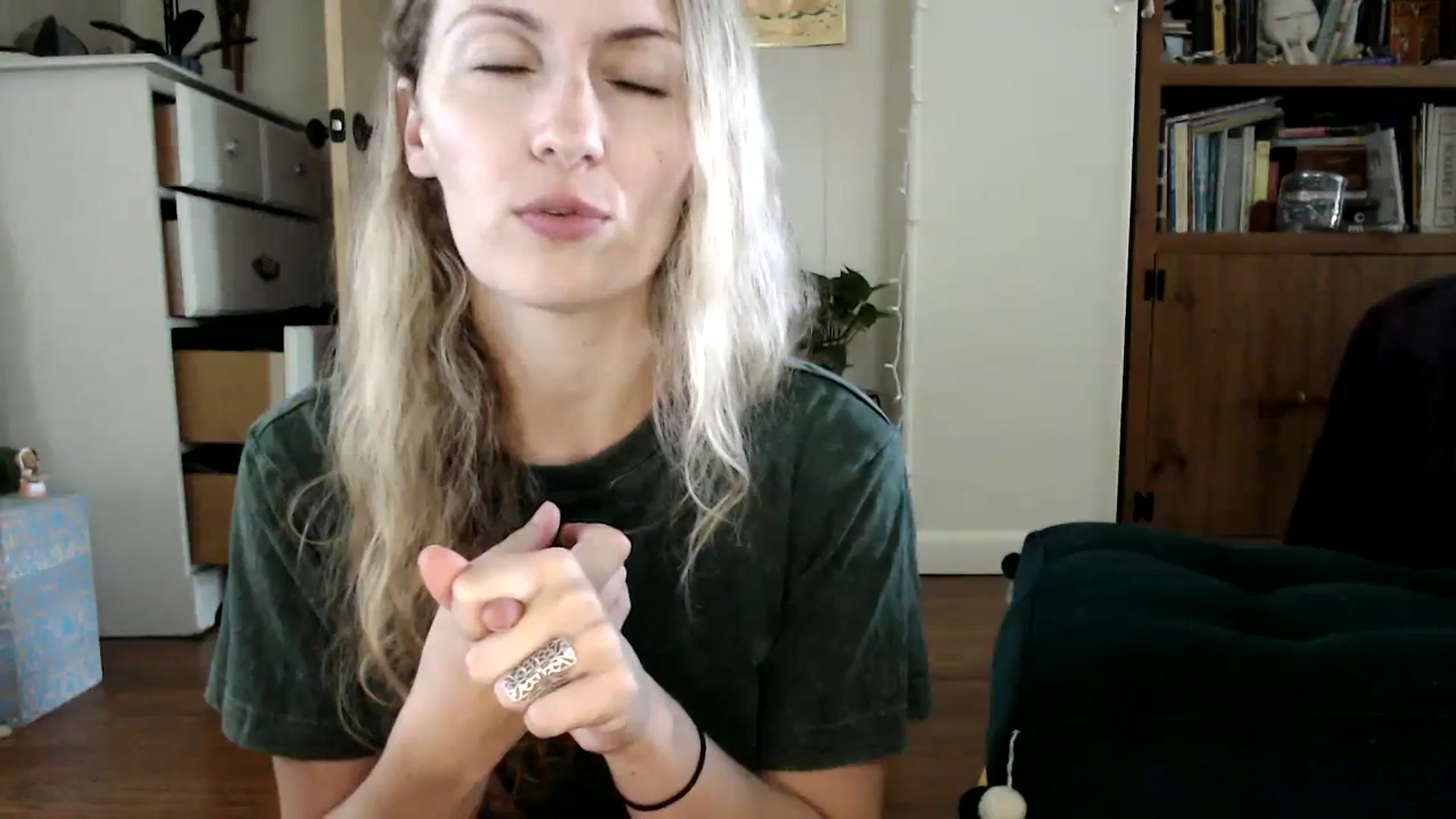 Gallery image thumbnail from WildflowerEm's myfreecams stream on, 08/18/2023, 19:32 image 12 of 20