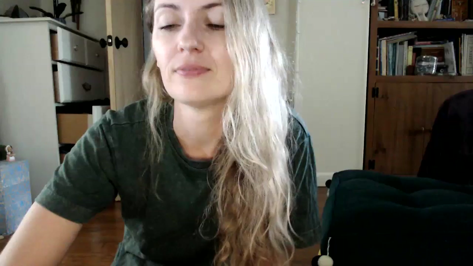 Gallery image thumbnail from WildflowerEm's myfreecams stream on, 08/18/2023, 19:32 image 16 of 20