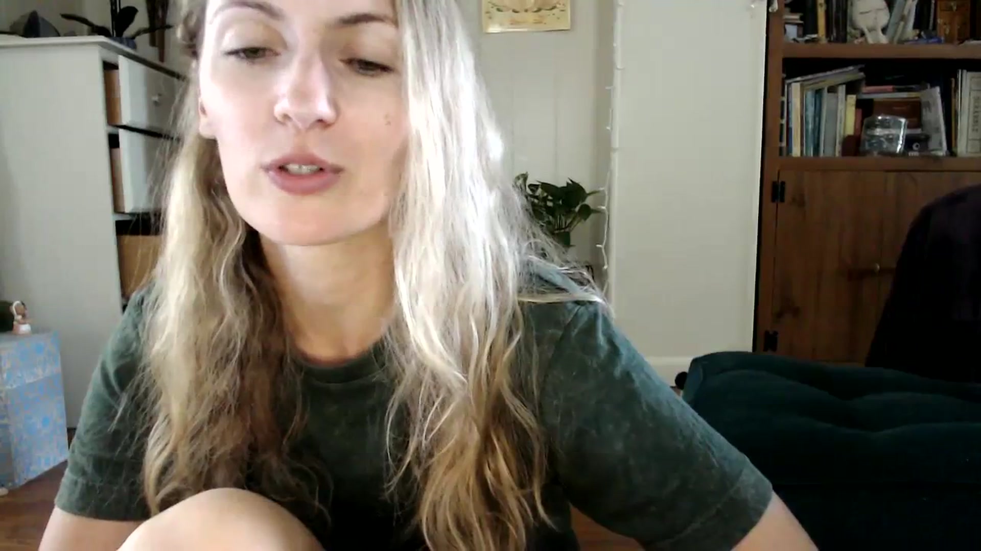 Gallery image thumbnail from WildflowerEm's myfreecams stream on, 08/18/2023, 19:32 image 14 of 20
