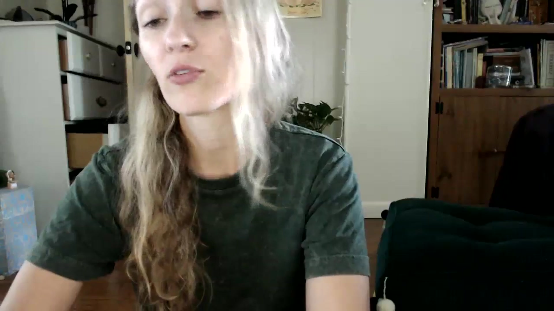 Gallery image thumbnail from WildflowerEm's myfreecams stream on, 08/18/2023, 19:32 image 10 of 20