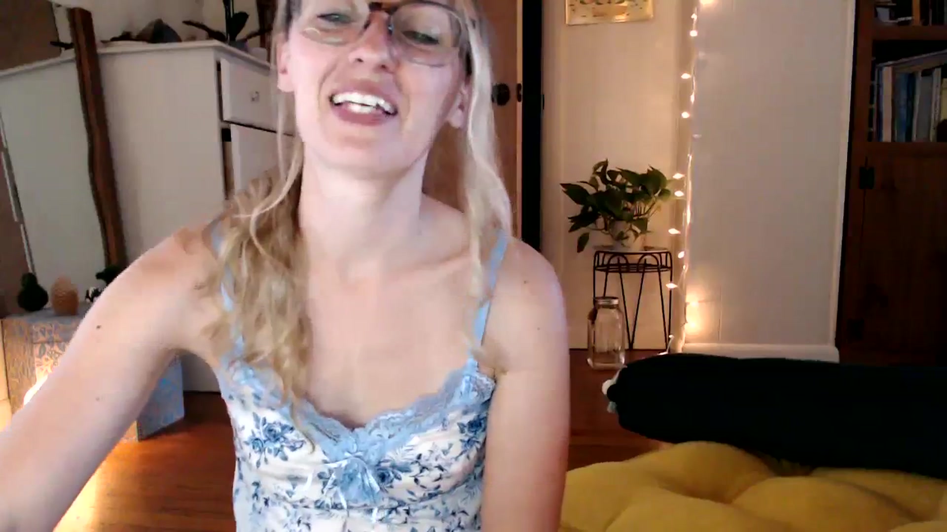 Gallery image thumbnail from WildflowerEm's myfreecams stream on, 08/19/2023, 23:42 image 6 of 20