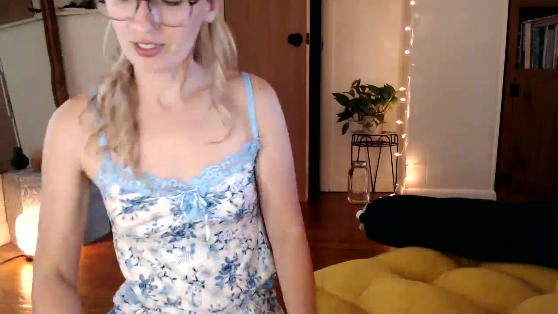 Gallery image thumbnail from WildflowerEm's myfreecams stream on, 08/19/2023, 23:42 image 5 of 20