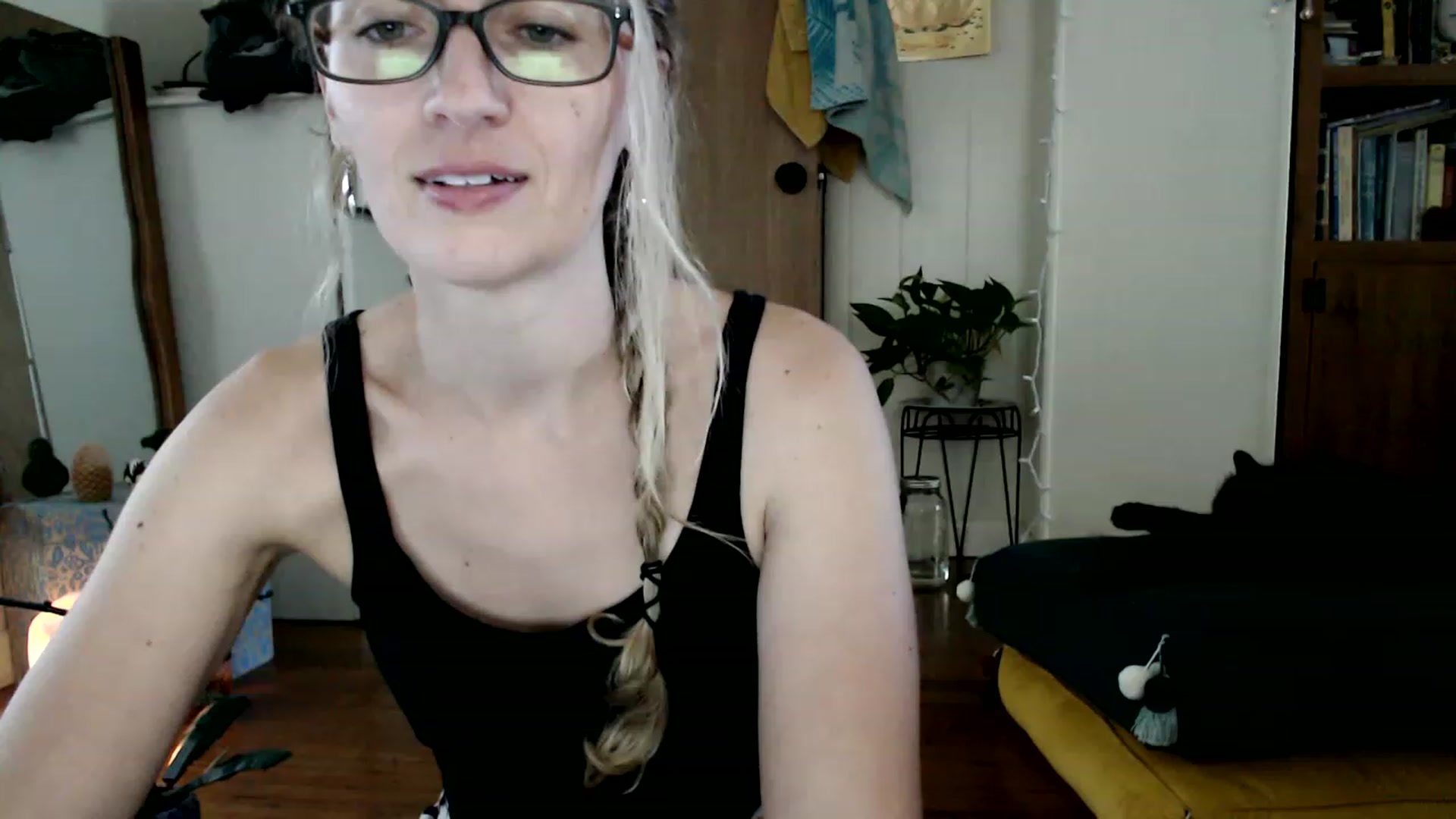Gallery image thumbnail from WildflowerEm's myfreecams stream on, 08/20/2023, 21:01 image 1 of 20