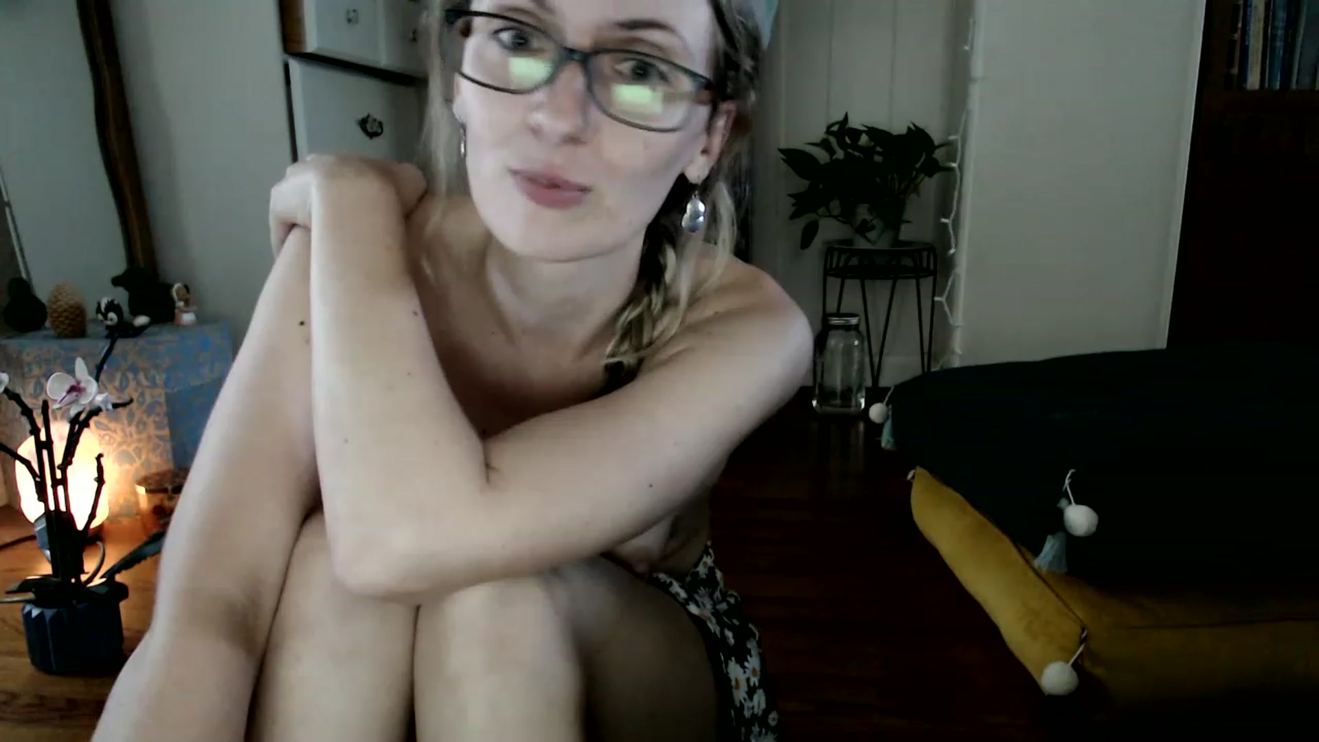Gallery image thumbnail from WildflowerEm's myfreecams stream on, 08/20/2023, 21:11 image 6 of 20