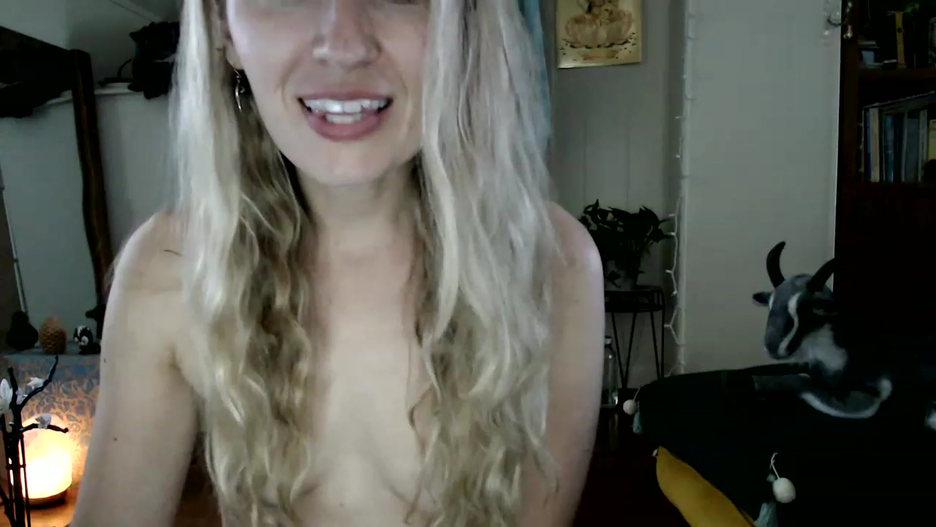 Gallery image thumbnail from WildflowerEm's myfreecams stream on, 08/20/2023, 21:11 image 16 of 20
