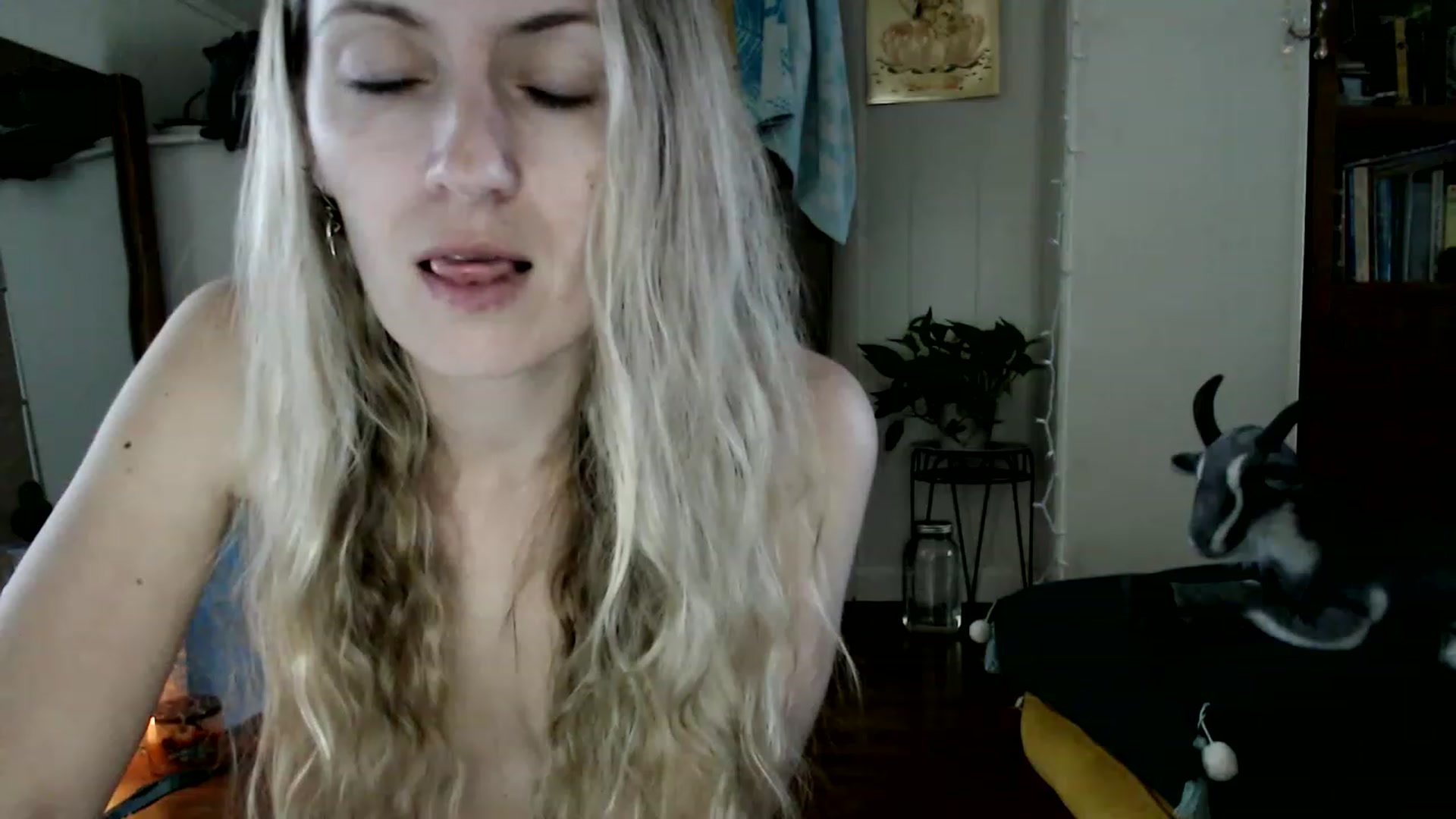 Gallery image thumbnail from WildflowerEm's myfreecams stream on, 08/20/2023, 21:11 image 18 of 20