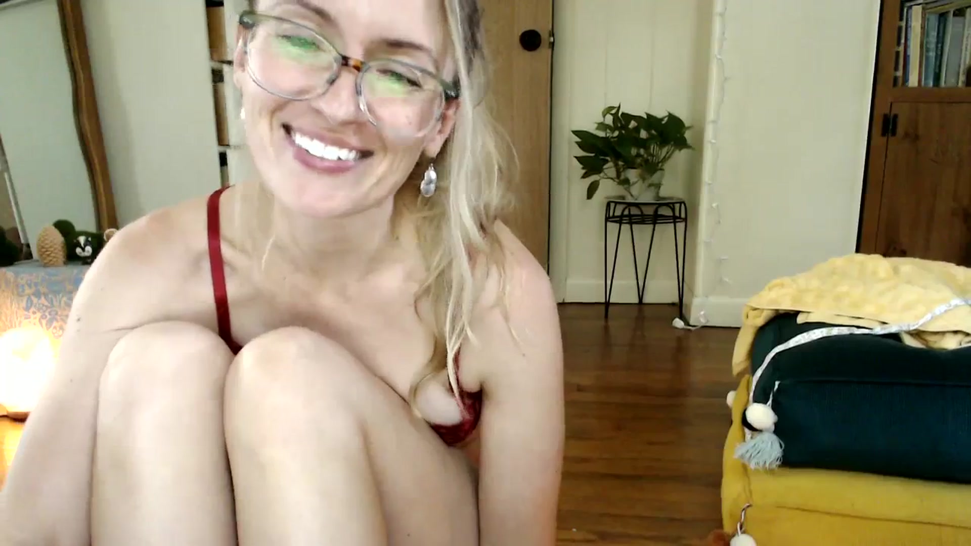 Gallery image thumbnail from WildflowerEm's myfreecams stream on, 08/27/2023, 20:05 image 14 of 20