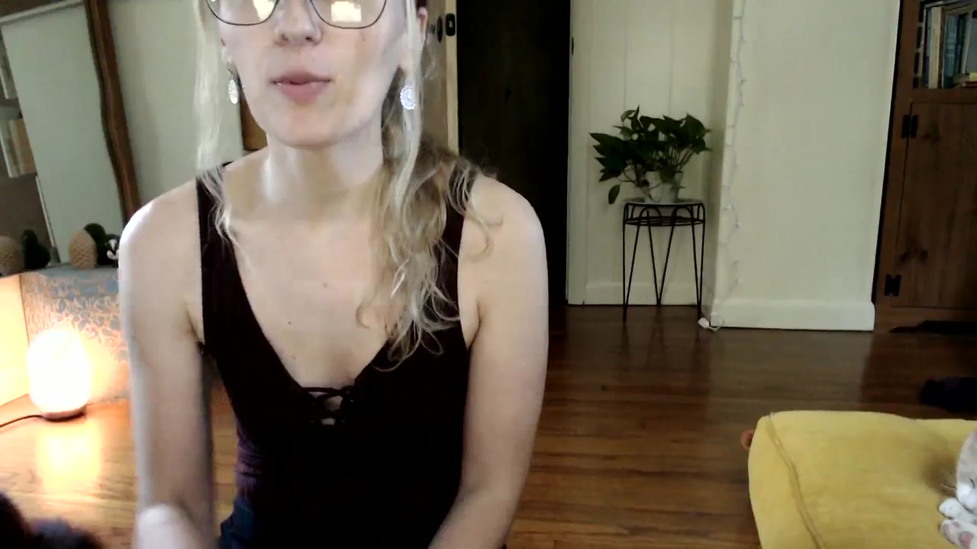 Gallery image thumbnail from WildflowerEm's myfreecams stream on, 08/31/2023, 20:13 image 6 of 20