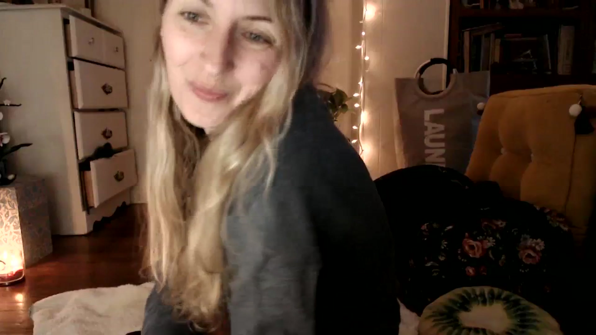 Gallery image thumbnail from WildflowerEm's myfreecams stream on, 09/24/2023, 21:15 image 15 of 20