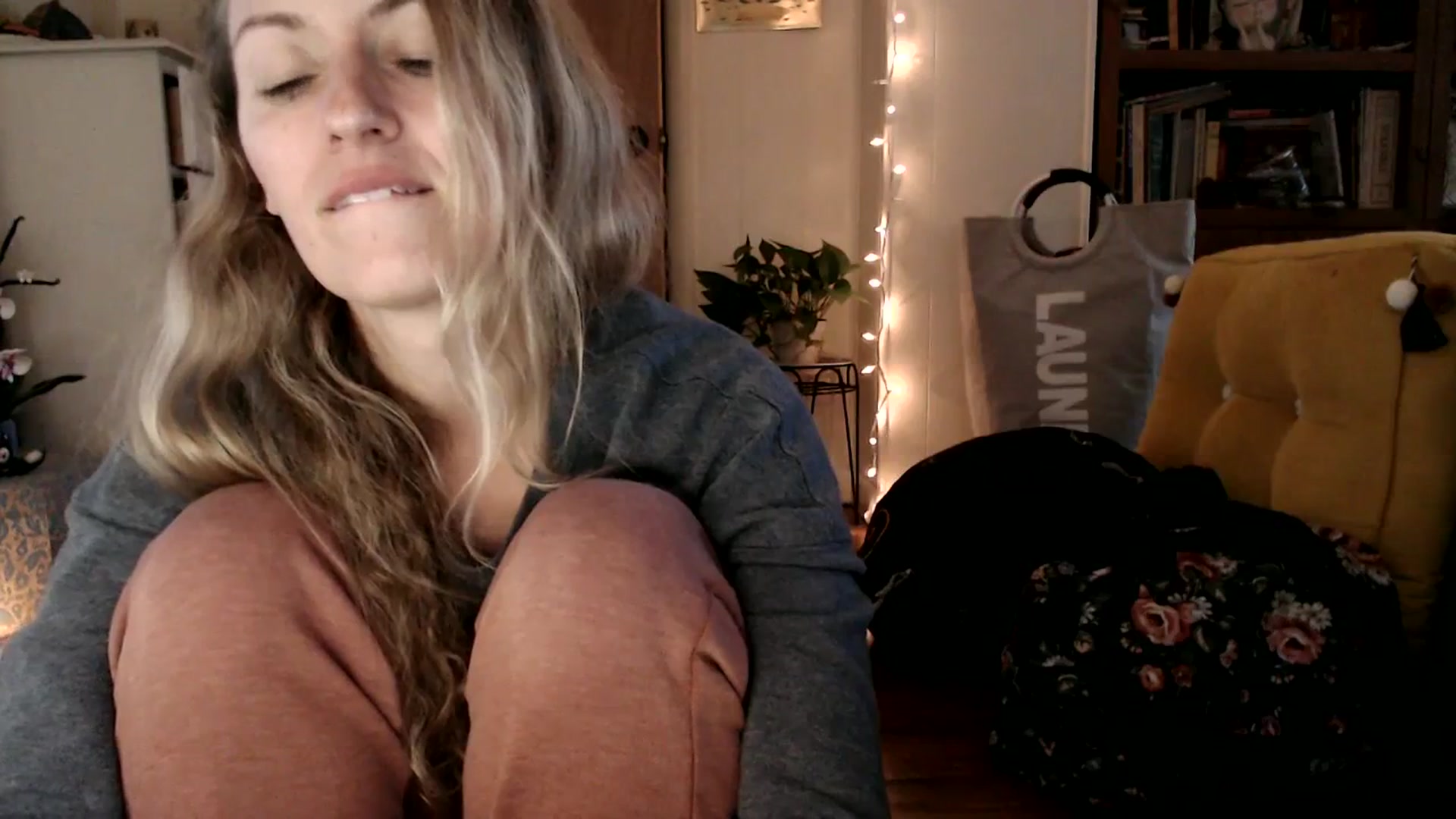 Gallery image thumbnail from WildflowerEm's myfreecams stream on, 09/24/2023, 21:15 image 8 of 20
