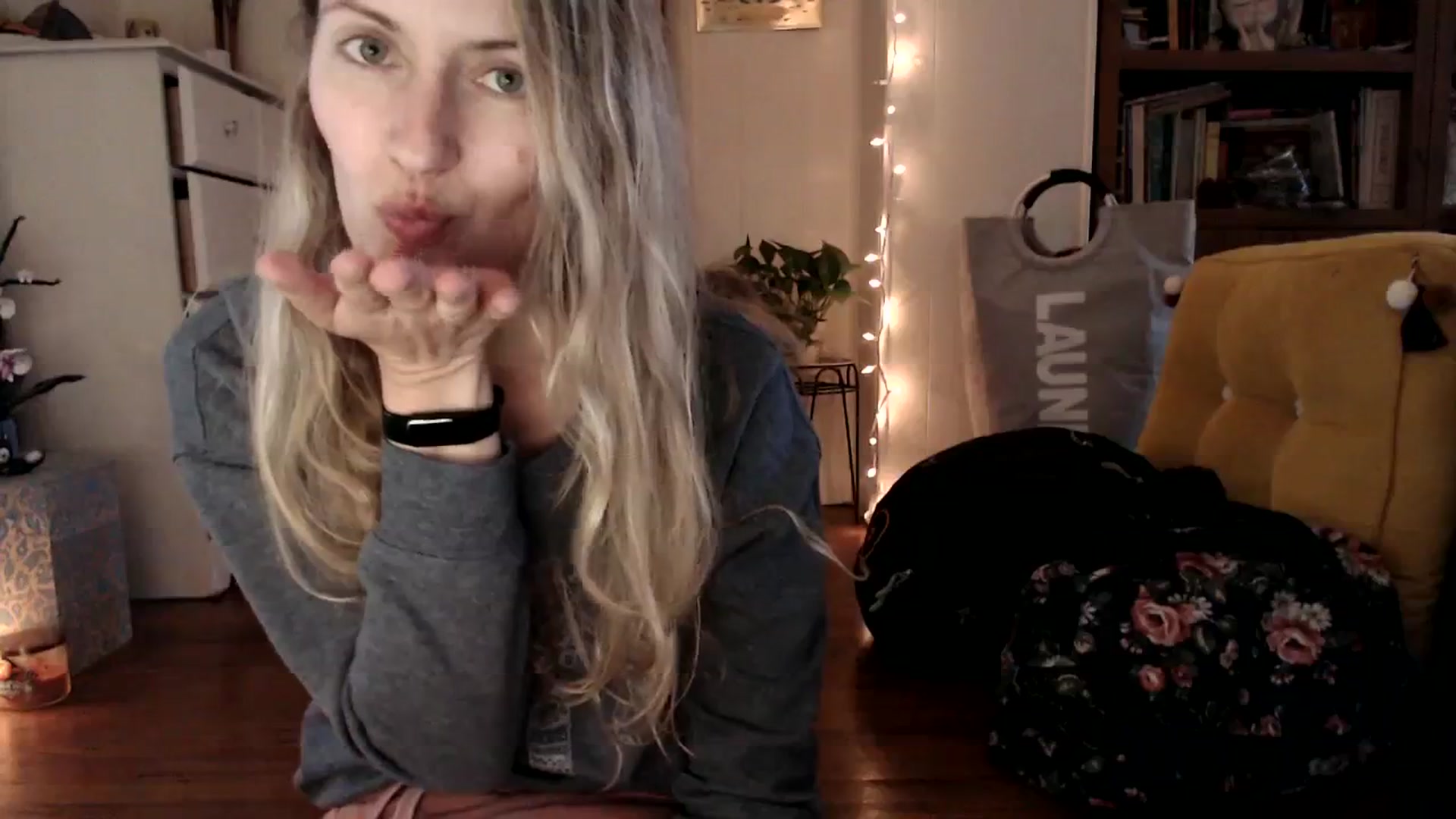 Gallery image thumbnail from WildflowerEm's myfreecams stream on, 09/24/2023, 21:15 image 7 of 20