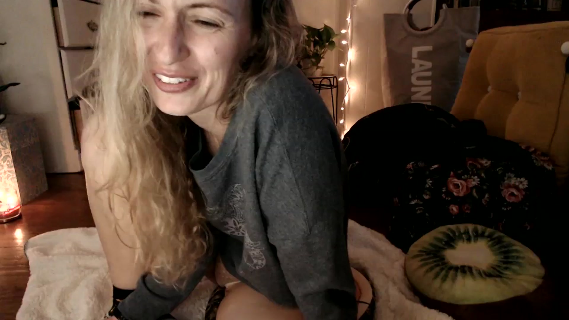 Gallery image thumbnail from WildflowerEm's myfreecams stream on, 09/24/2023, 21:15 image 17 of 20