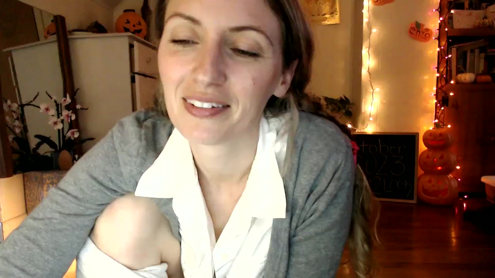 Gallery image thumbnail from WildflowerEm's myfreecams stream on, 10/07/2023, 21:55 image 13 of 20