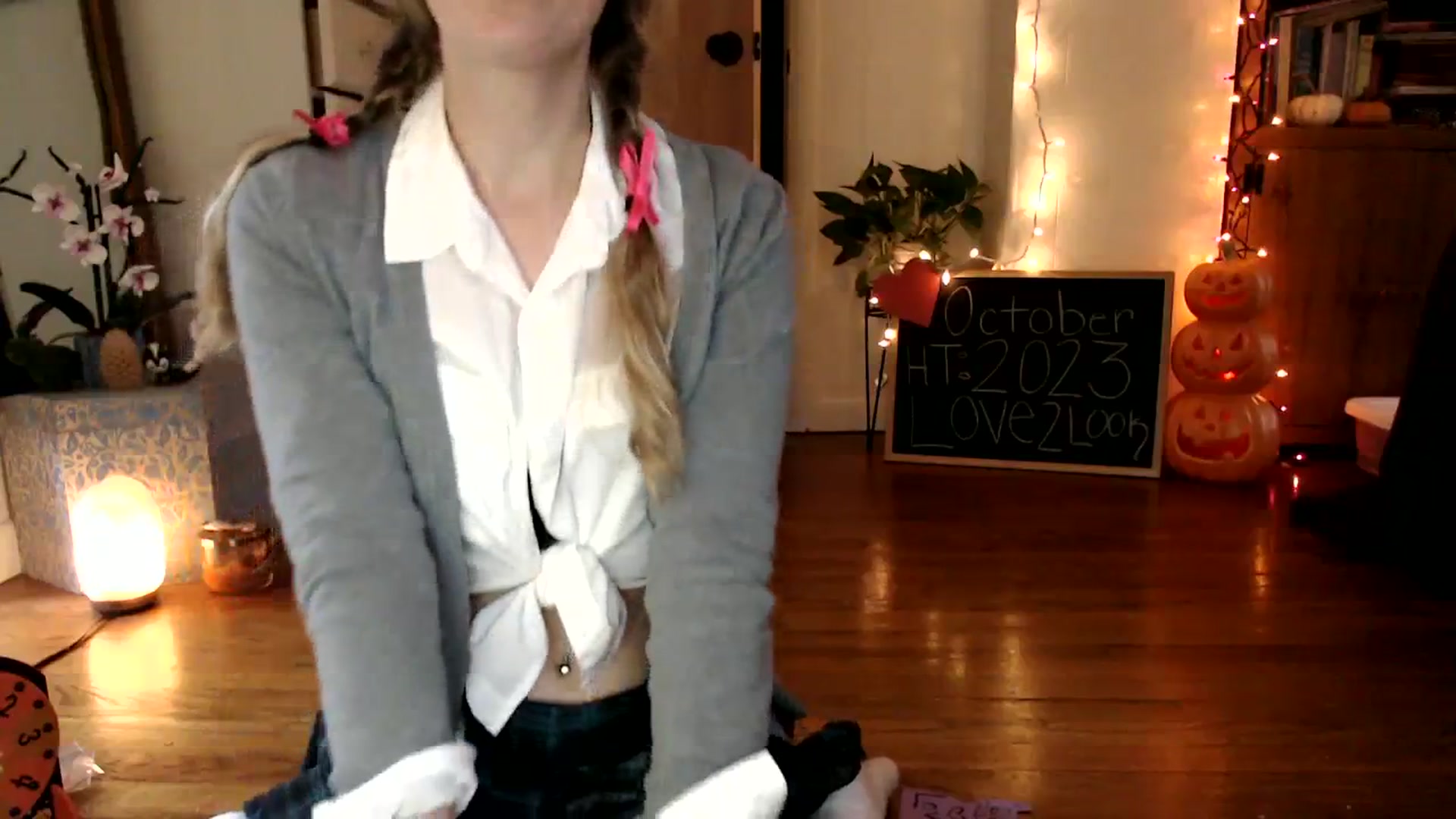 Gallery image thumbnail from WildflowerEm's myfreecams stream on, 10/07/2023, 21:55 image 11 of 20