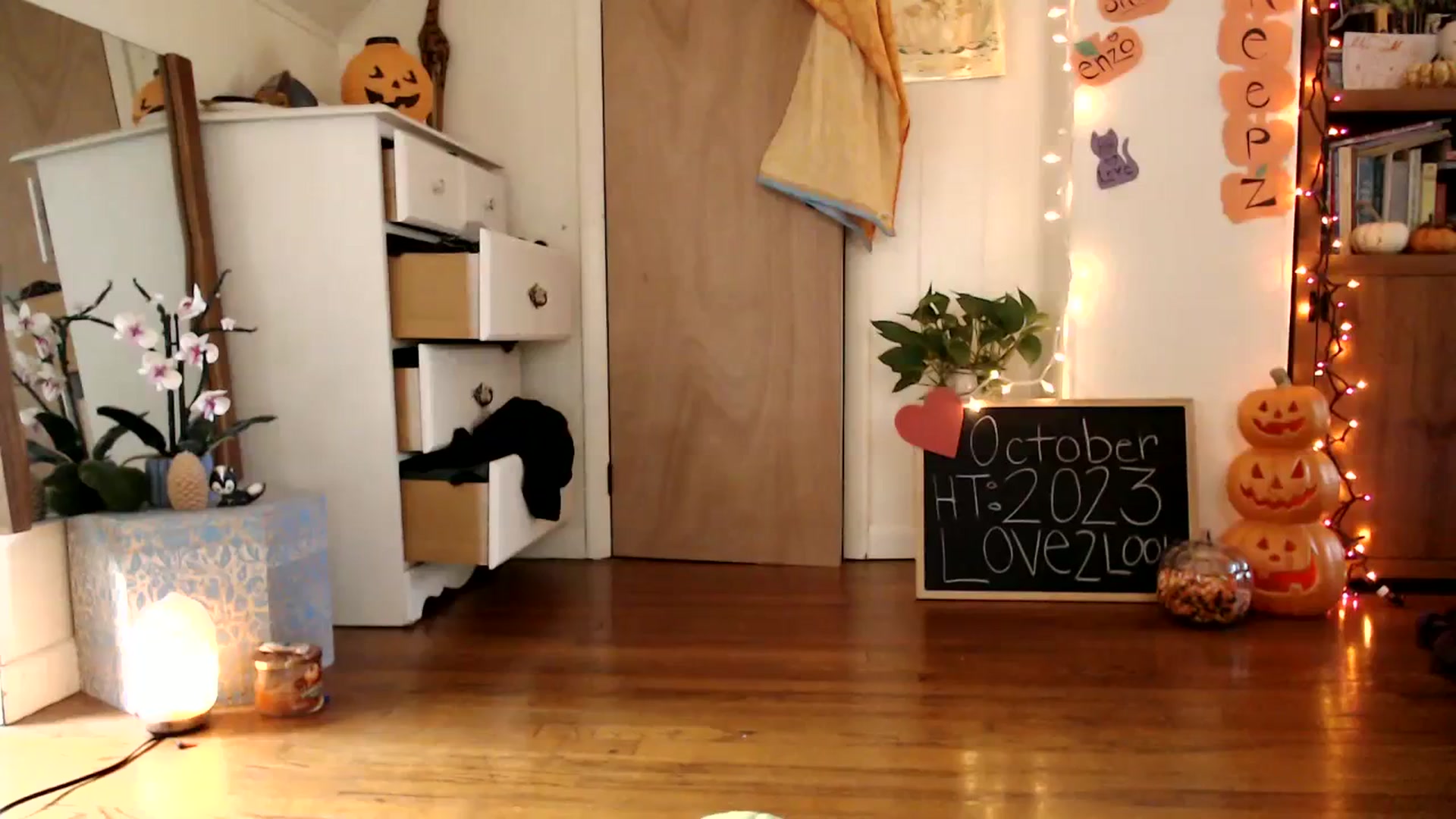 Gallery image thumbnail from WildflowerEm's myfreecams stream on, 10/08/2023, 20:14 image 11 of 20