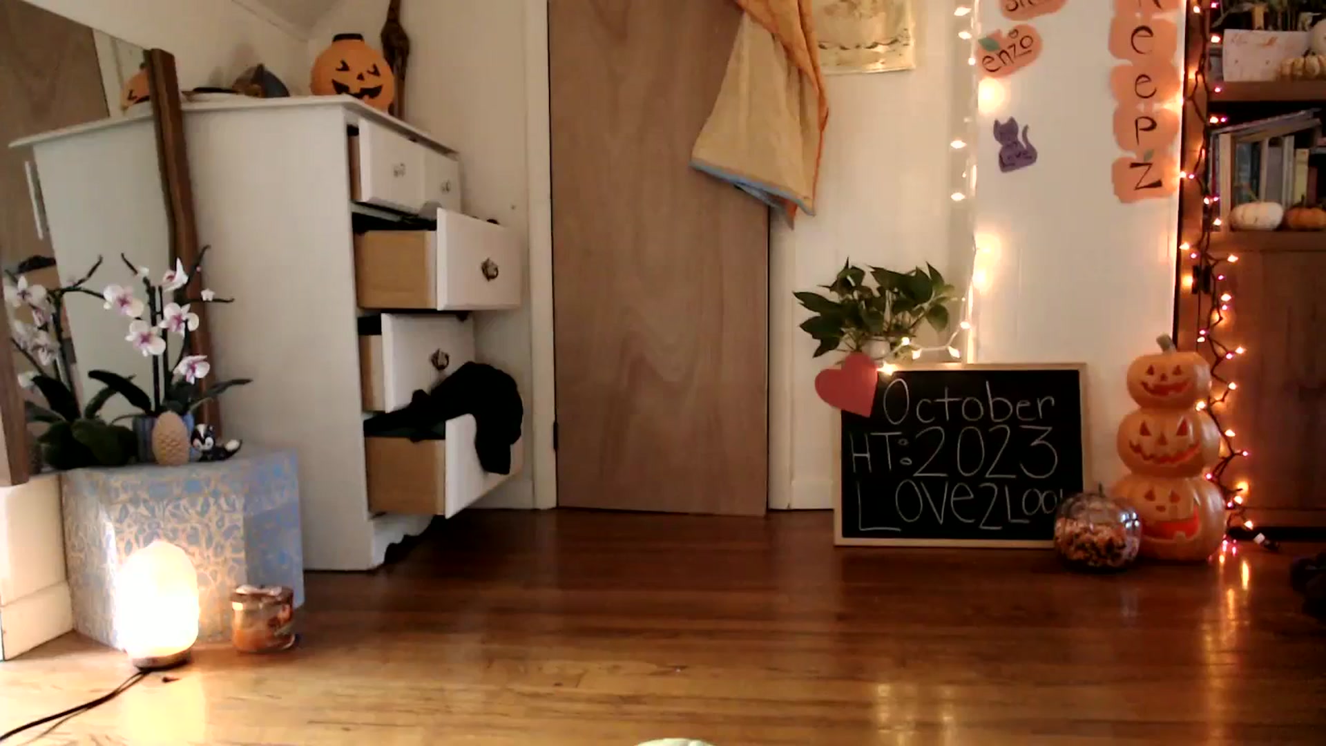 Gallery image thumbnail from WildflowerEm's myfreecams stream on, 10/08/2023, 20:14 image 12 of 20
