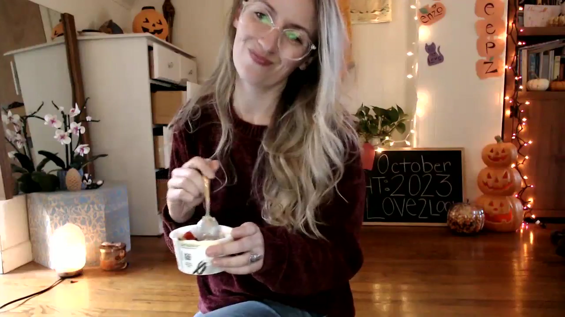 Gallery image thumbnail from WildflowerEm's myfreecams stream on, 10/08/2023, 20:14 image 17 of 20