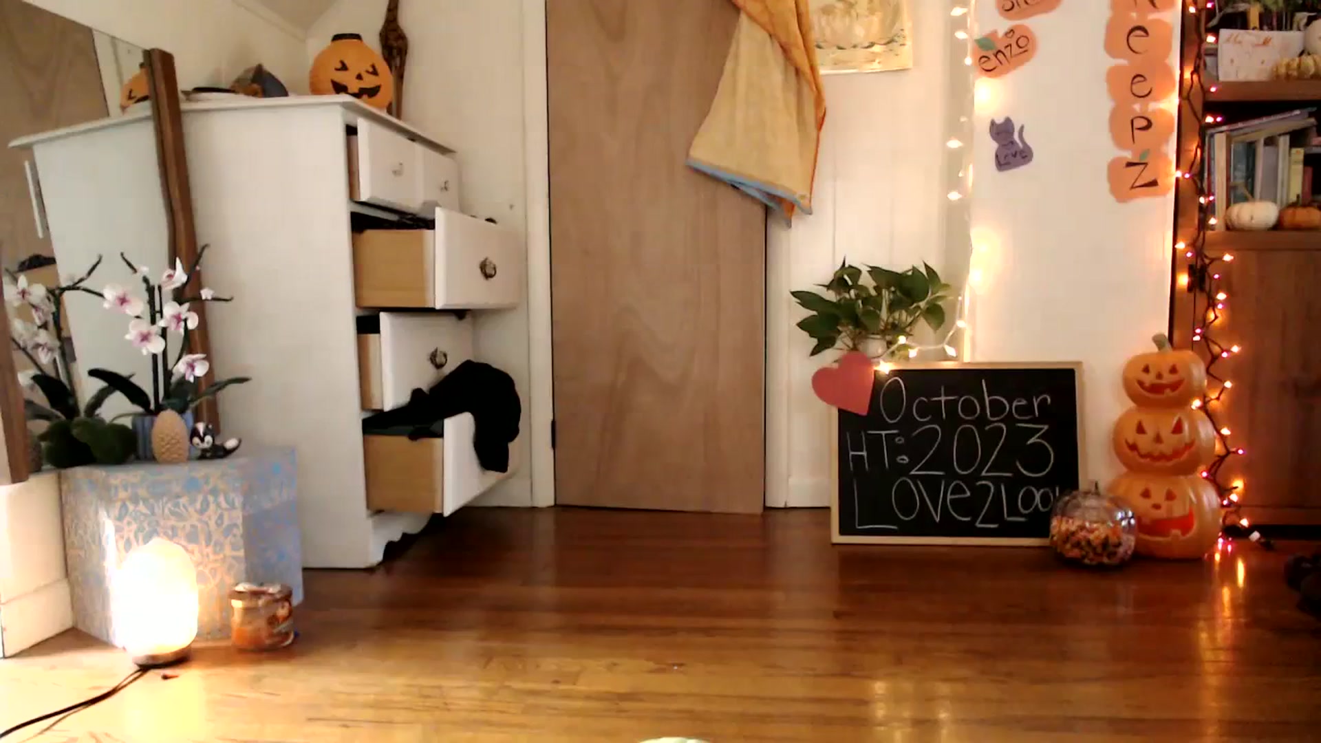 Gallery image thumbnail from WildflowerEm's myfreecams stream on, 10/08/2023, 20:14 image 10 of 20