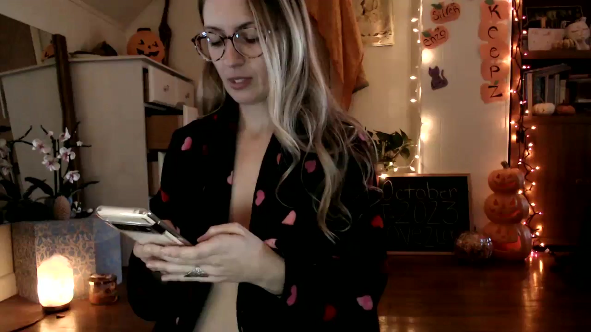 Gallery image thumbnail from WildflowerEm's myfreecams stream on, 10/08/2023, 21:43 image 15 of 20