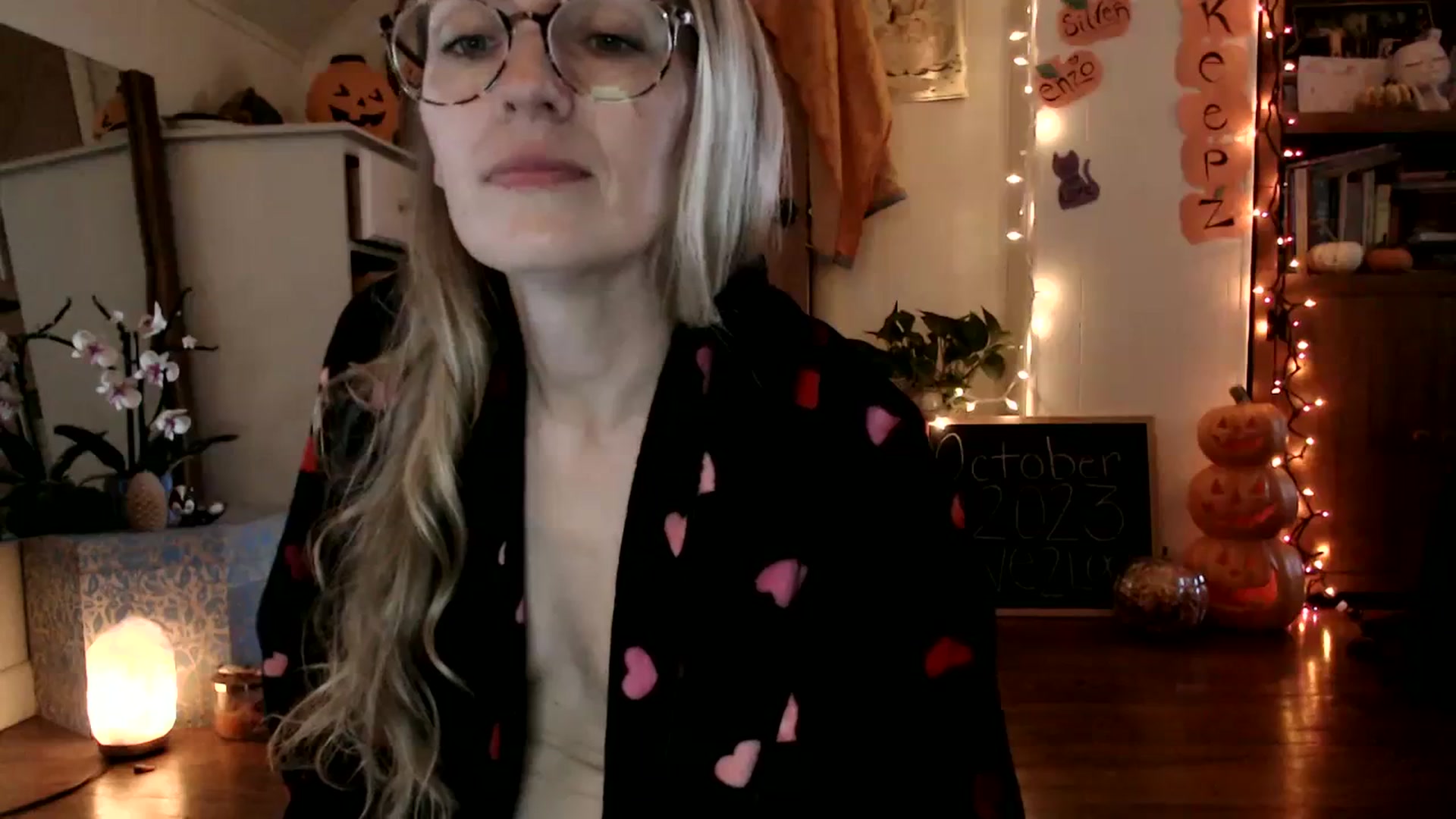 Gallery image thumbnail from WildflowerEm's myfreecams stream on, 10/08/2023, 21:43 image 14 of 20