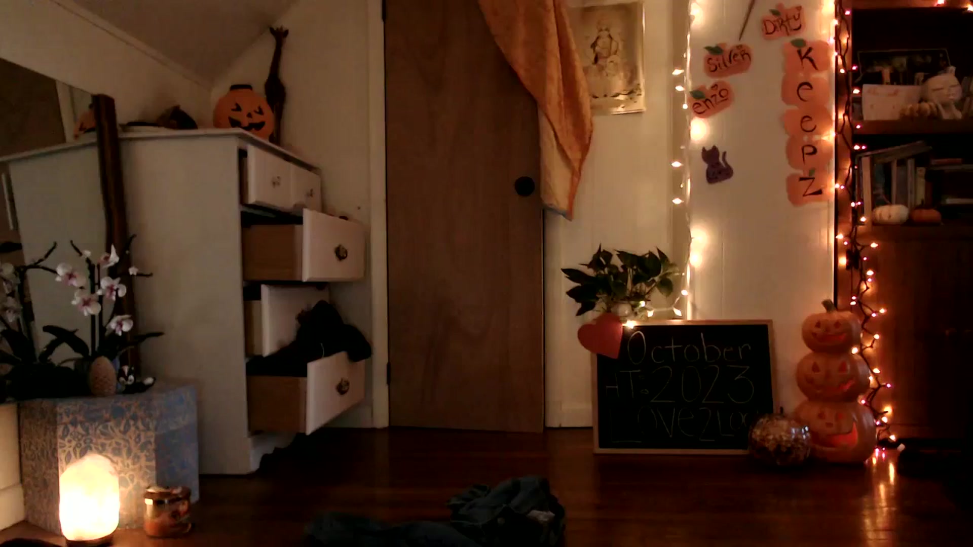 Gallery image thumbnail from WildflowerEm's myfreecams stream on, 10/08/2023, 22:01 image 4 of 20