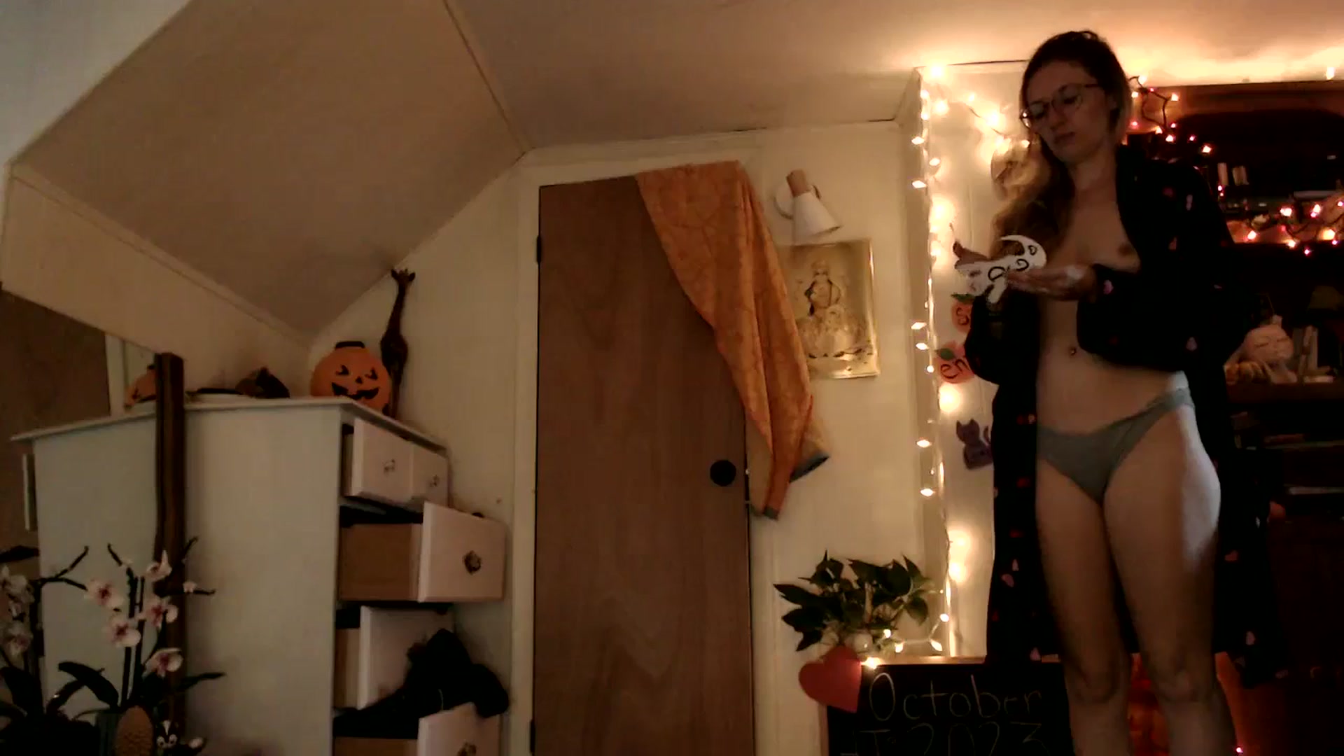 Gallery image thumbnail from WildflowerEm's myfreecams stream on, 10/08/2023, 22:01 image 9 of 20