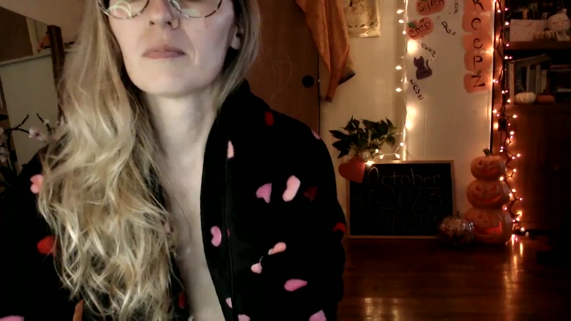Gallery image thumbnail from WildflowerEm's myfreecams stream on, 10/08/2023, 22:01 image 12 of 20