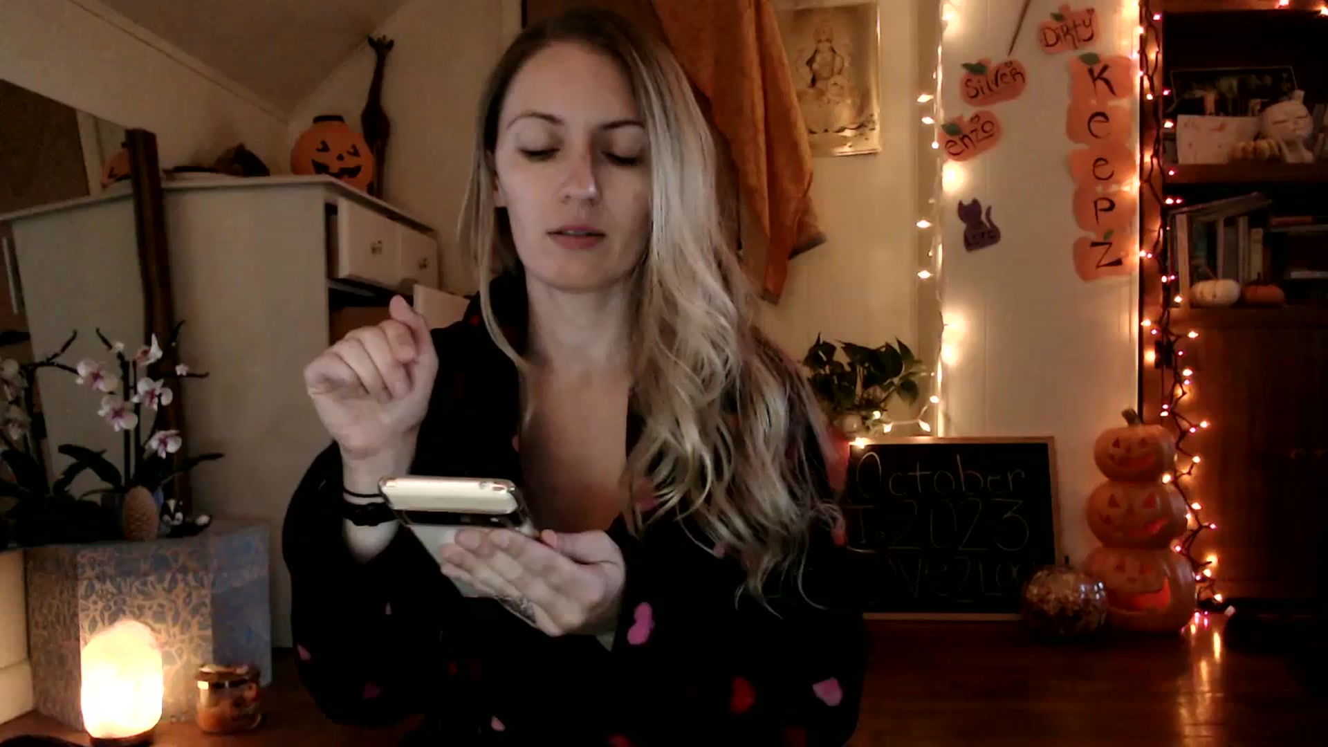Gallery image thumbnail from WildflowerEm's myfreecams stream on, 10/08/2023, 22:01 image 1 of 20