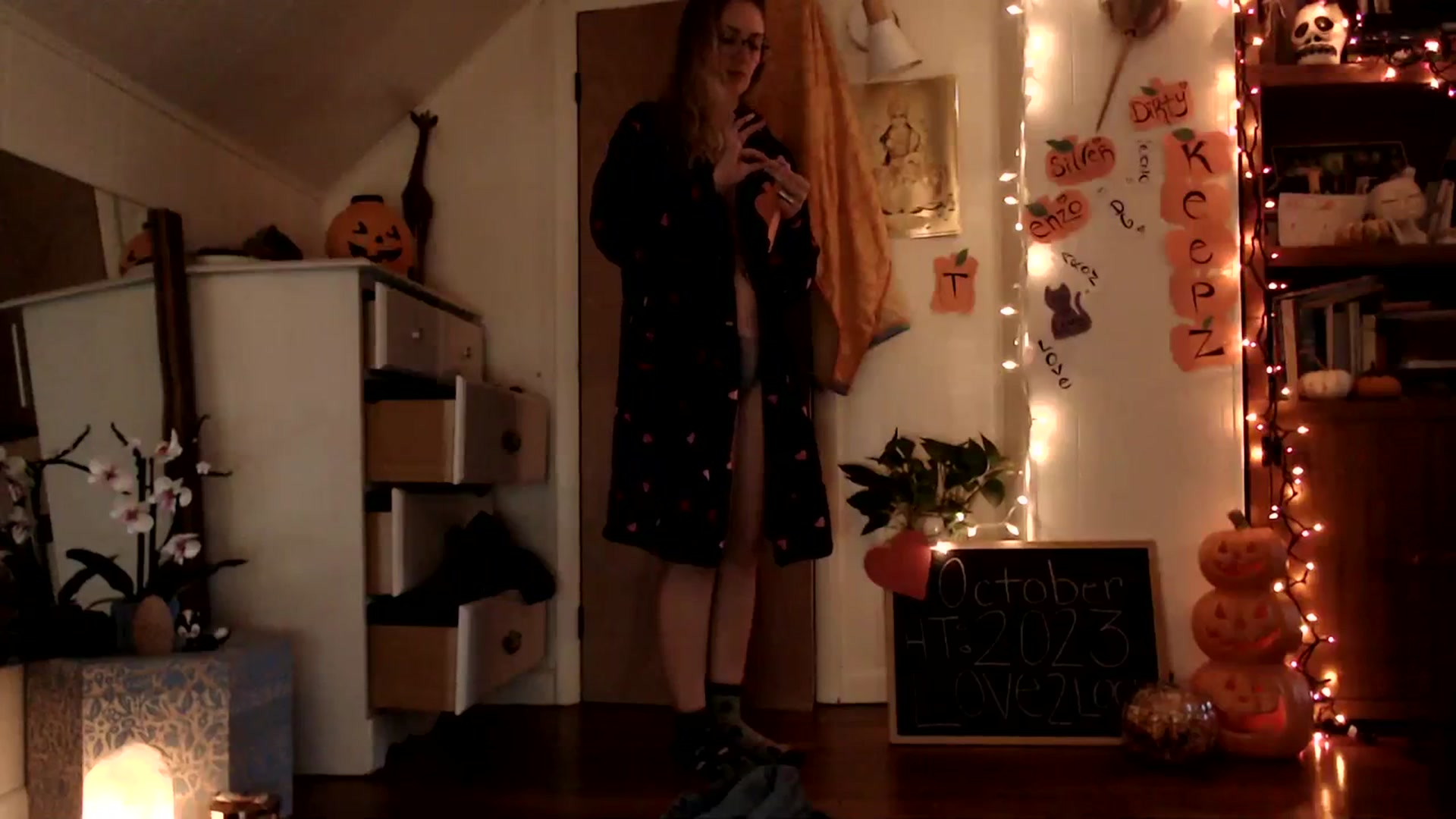 Gallery image thumbnail from WildflowerEm's myfreecams stream on, 10/08/2023, 22:01 image 17 of 20