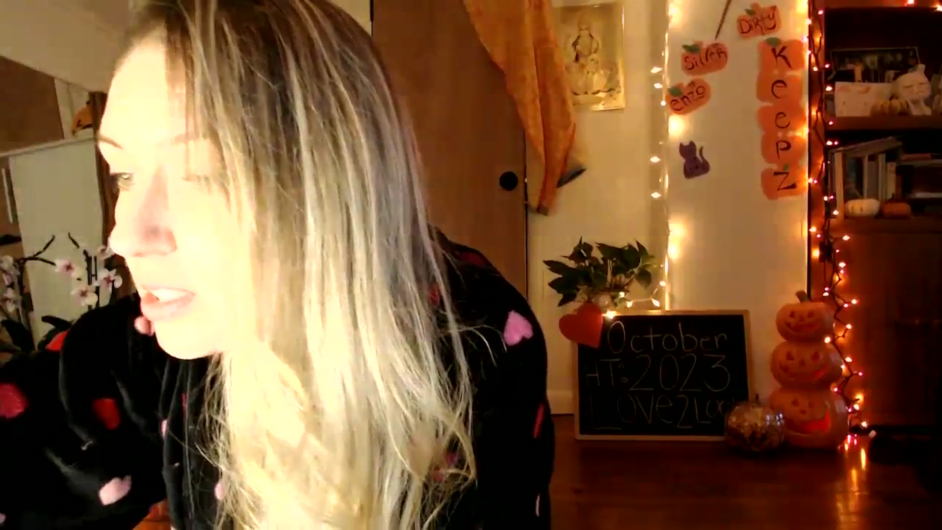 Gallery image thumbnail from WildflowerEm's myfreecams stream on, 10/08/2023, 22:01 image 7 of 20