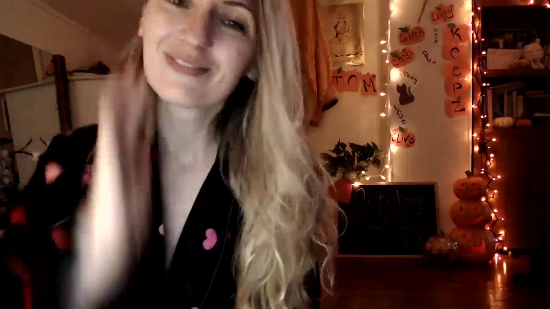 Gallery image thumbnail from WildflowerEm's myfreecams stream on, 10/08/2023, 22:01 image 20 of 20