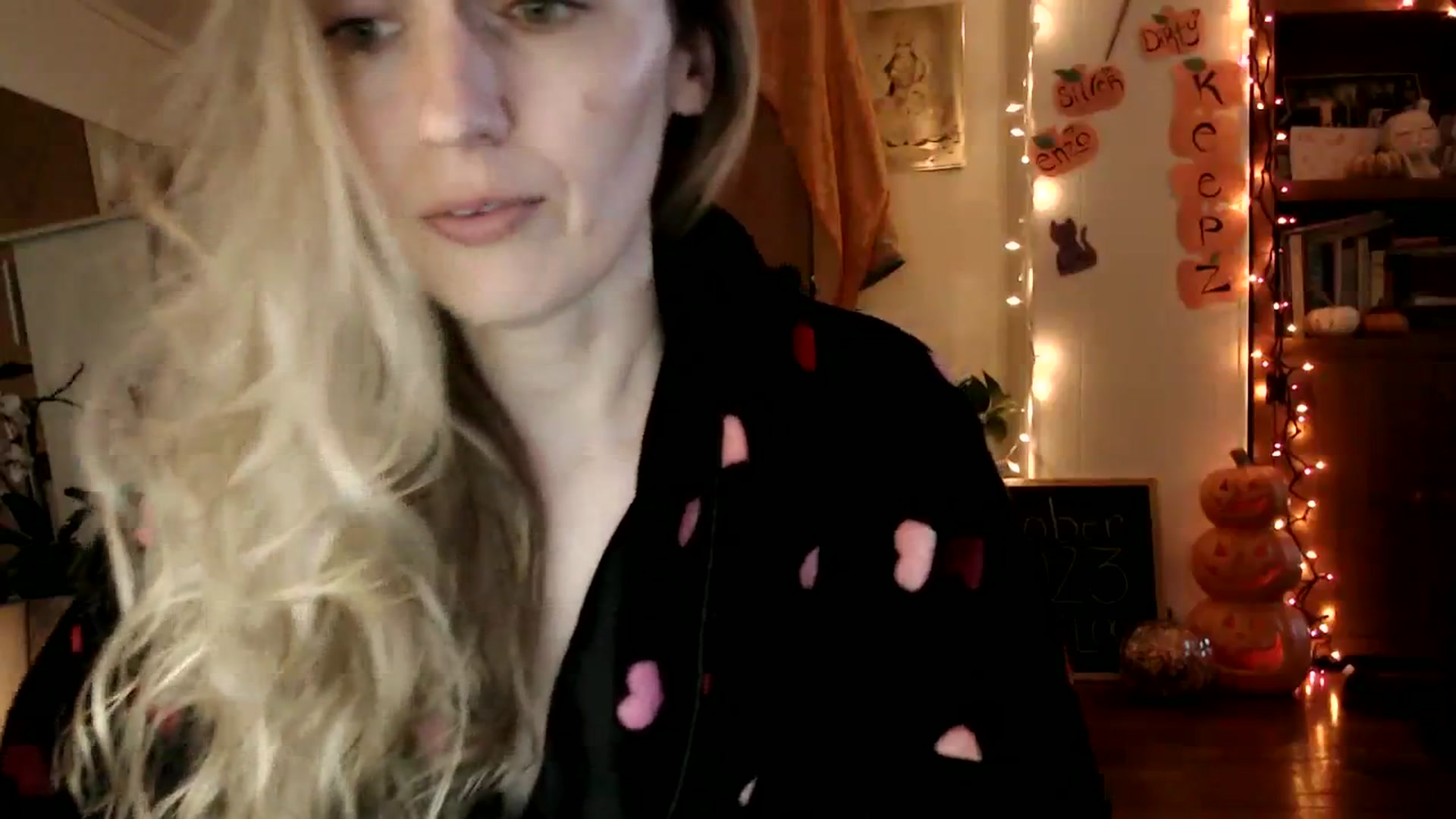 Gallery image thumbnail from WildflowerEm's myfreecams stream on, 10/08/2023, 22:01 image 8 of 20