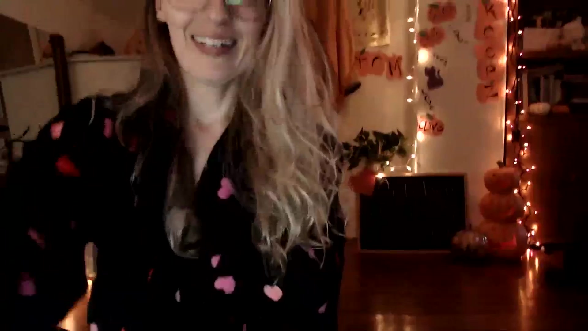 Gallery image thumbnail from WildflowerEm's myfreecams stream on, 10/08/2023, 22:01 image 19 of 20