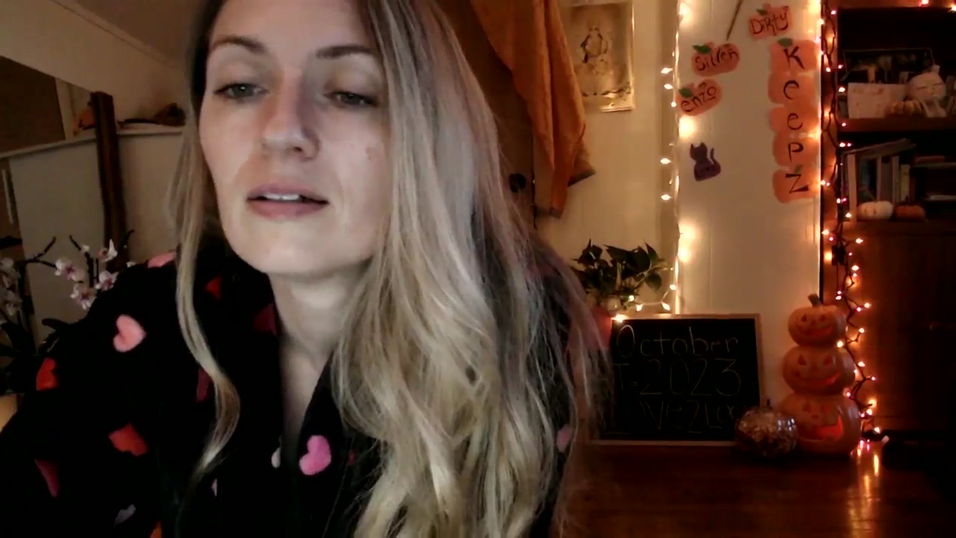 Gallery image thumbnail from WildflowerEm's myfreecams stream on, 10/08/2023, 22:01 image 2 of 20