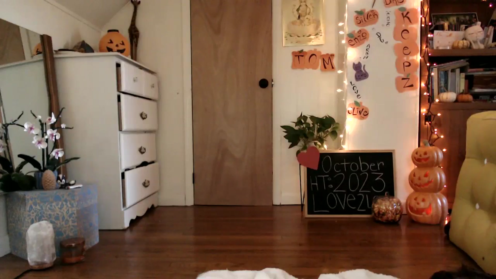 Gallery image thumbnail from WildflowerEm's myfreecams stream on, 10/15/2023, 21:42 image 10 of 20