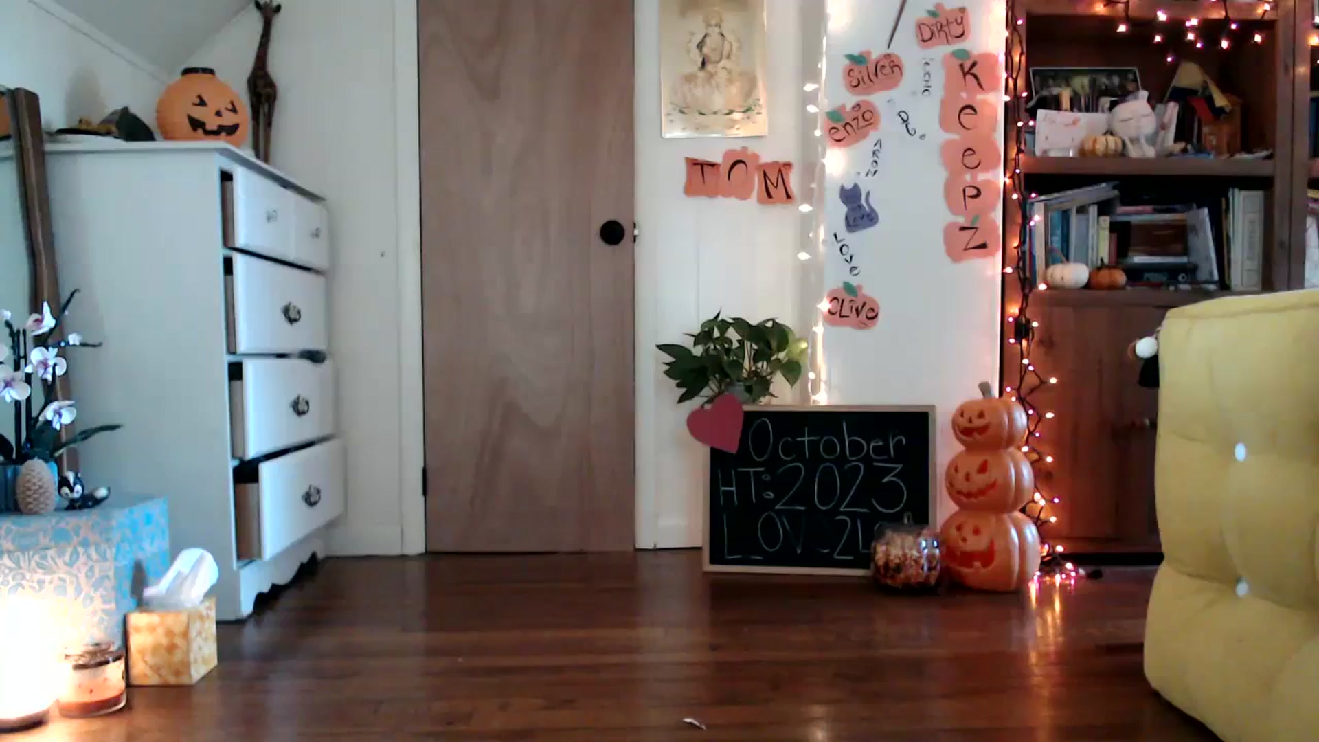 Gallery image thumbnail from WildflowerEm's myfreecams stream on, 10/22/2023, 19:48 image 5 of 20