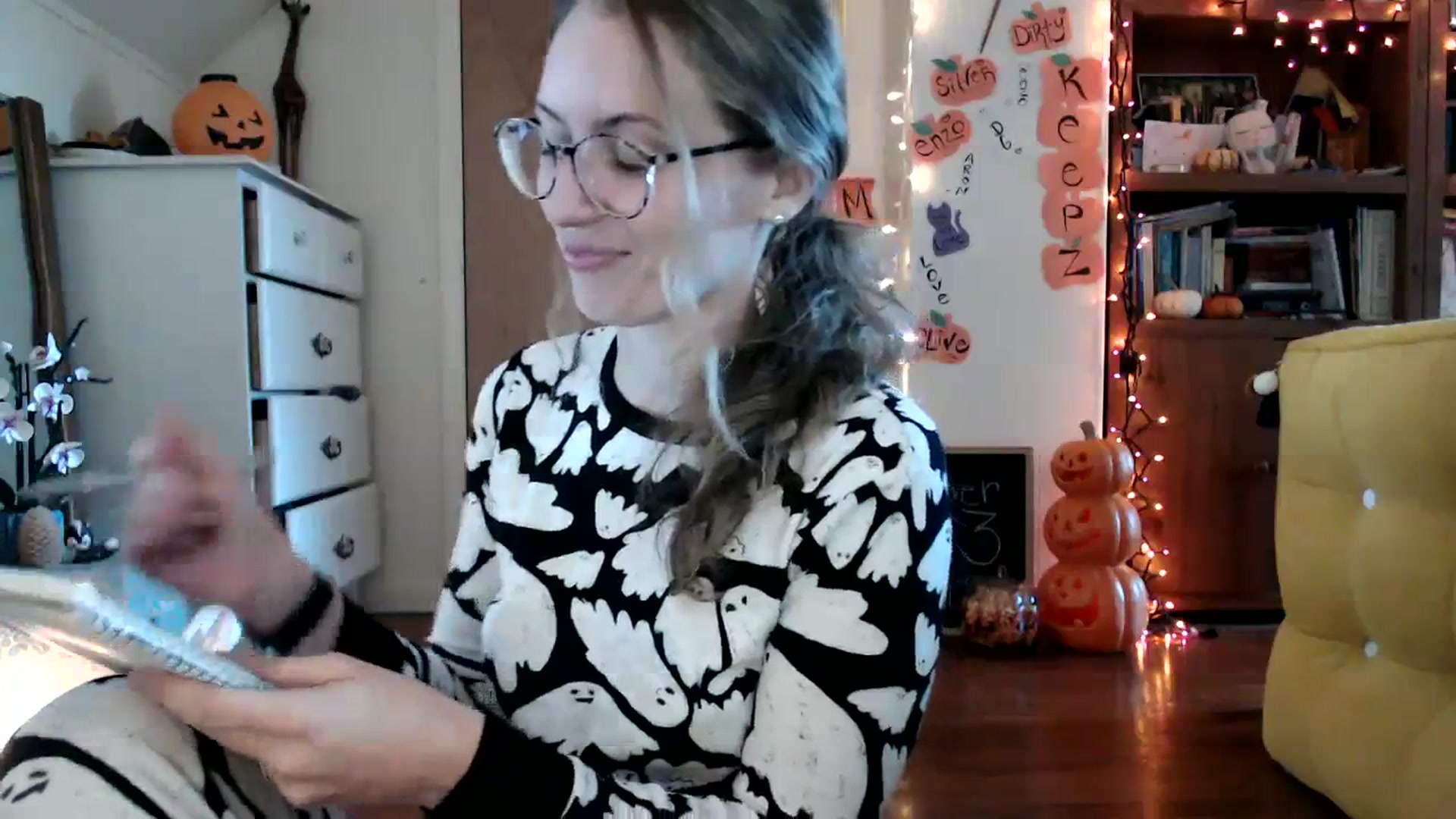 Gallery image thumbnail from WildflowerEm's myfreecams stream on, 10/22/2023, 19:48 image 7 of 20