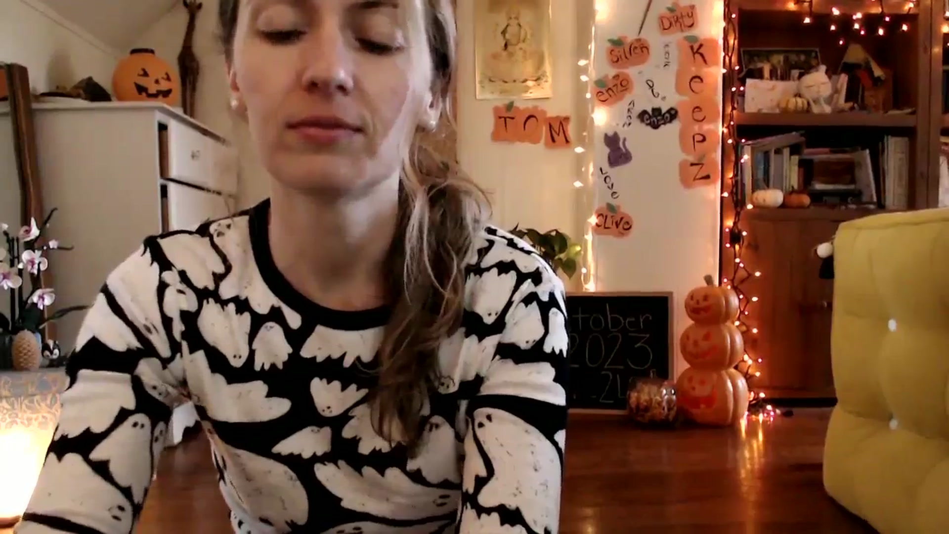 Gallery image thumbnail from WildflowerEm's myfreecams stream on, 10/22/2023, 19:48 image 15 of 20