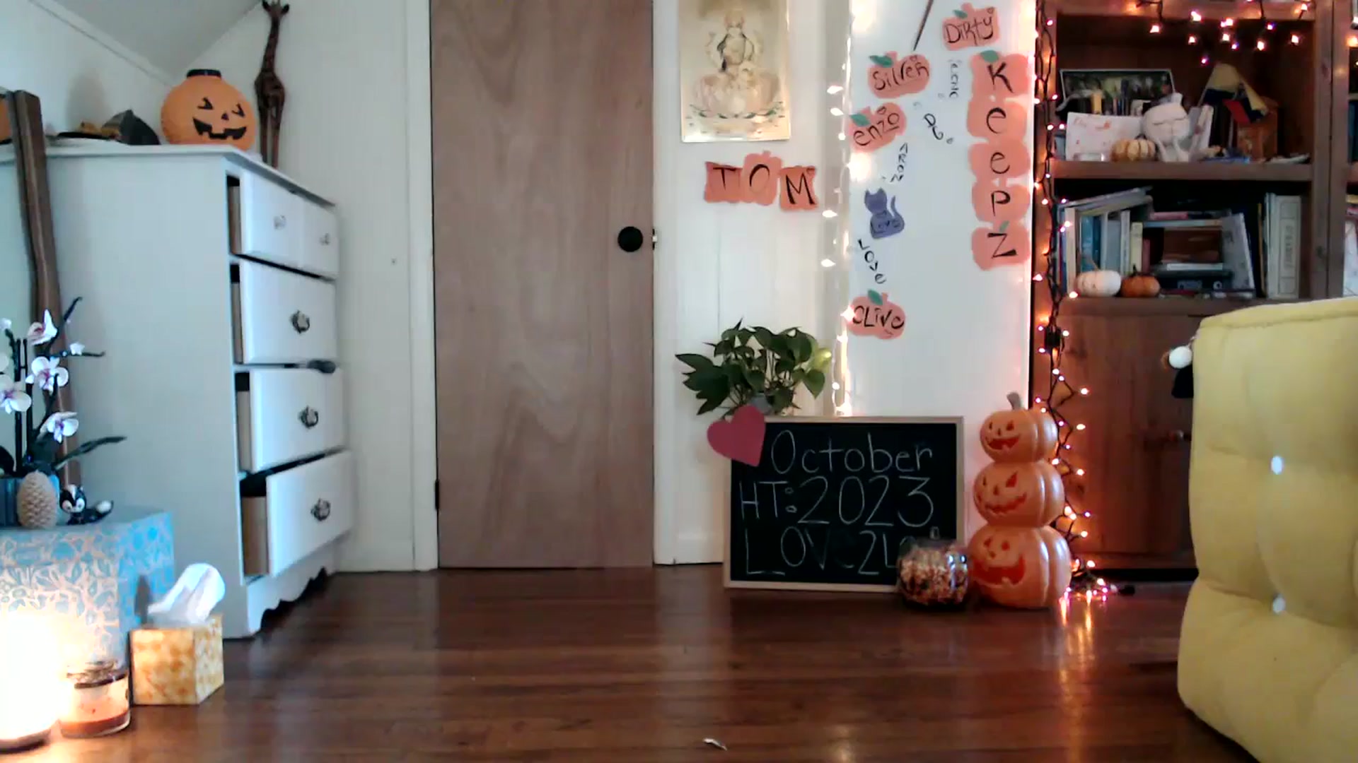Gallery image thumbnail from WildflowerEm's myfreecams stream on, 10/22/2023, 19:48 image 4 of 20