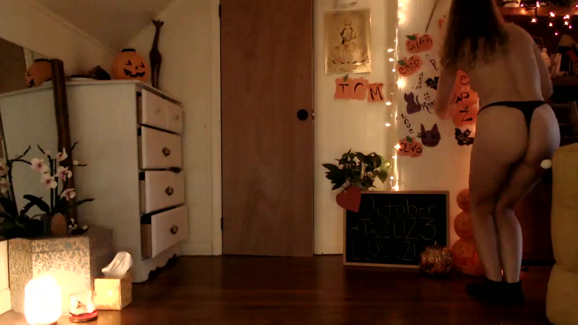 Gallery image thumbnail from WildflowerEm's myfreecams stream on, 10/22/2023, 21:49 image 16 of 20