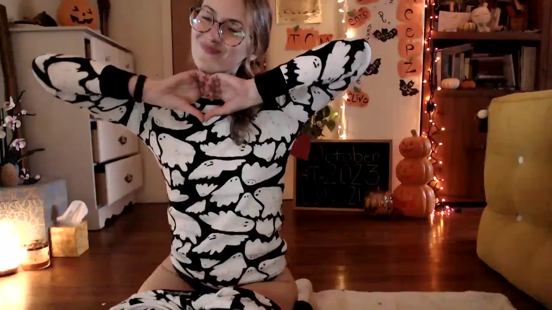 Gallery image thumbnail from WildflowerEm's myfreecams stream on, 10/22/2023, 21:49 image 4 of 20