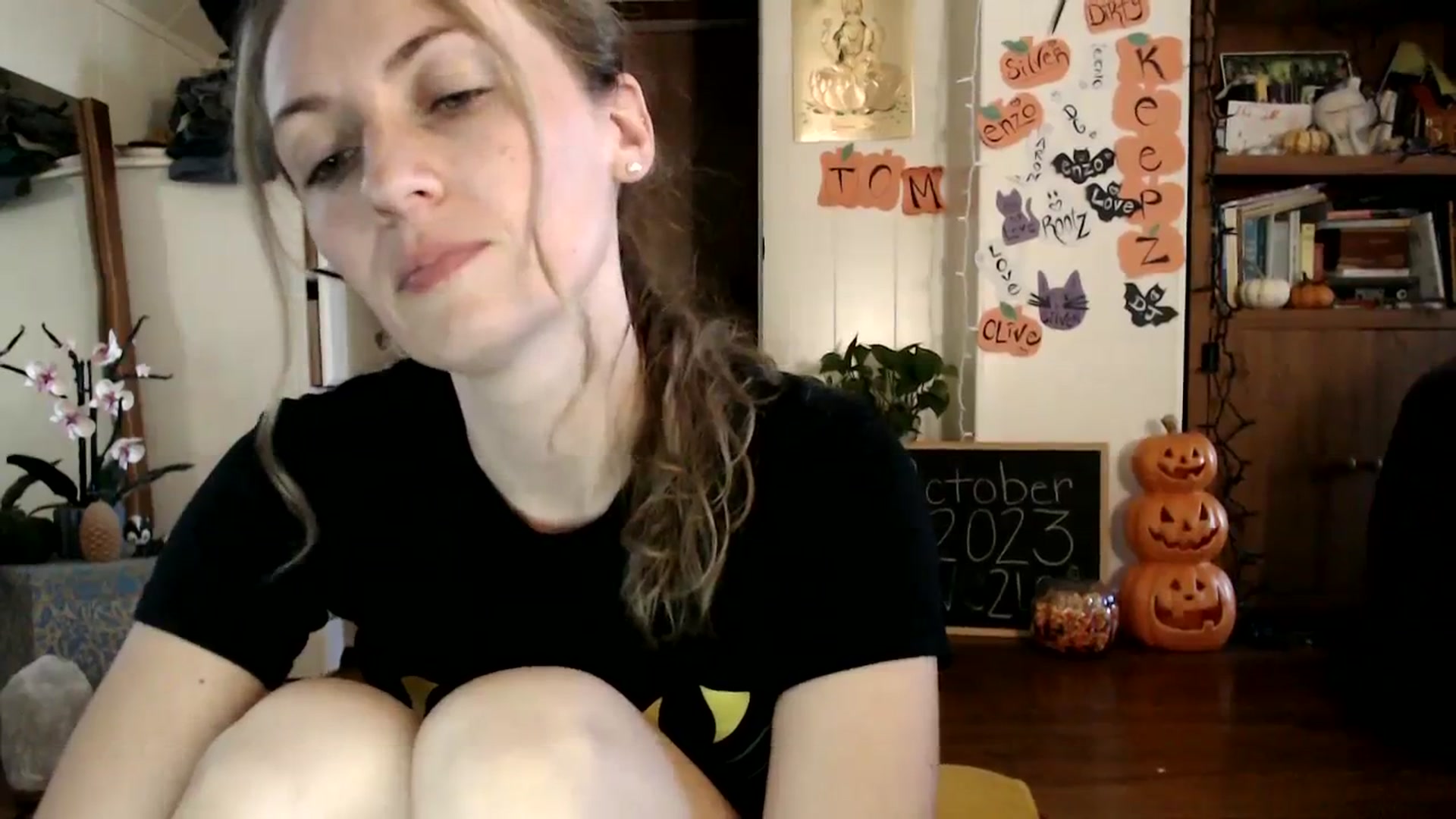 Gallery image thumbnail from WildflowerEm's myfreecams stream on, 10/28/2023, 21:14 image 3 of 20