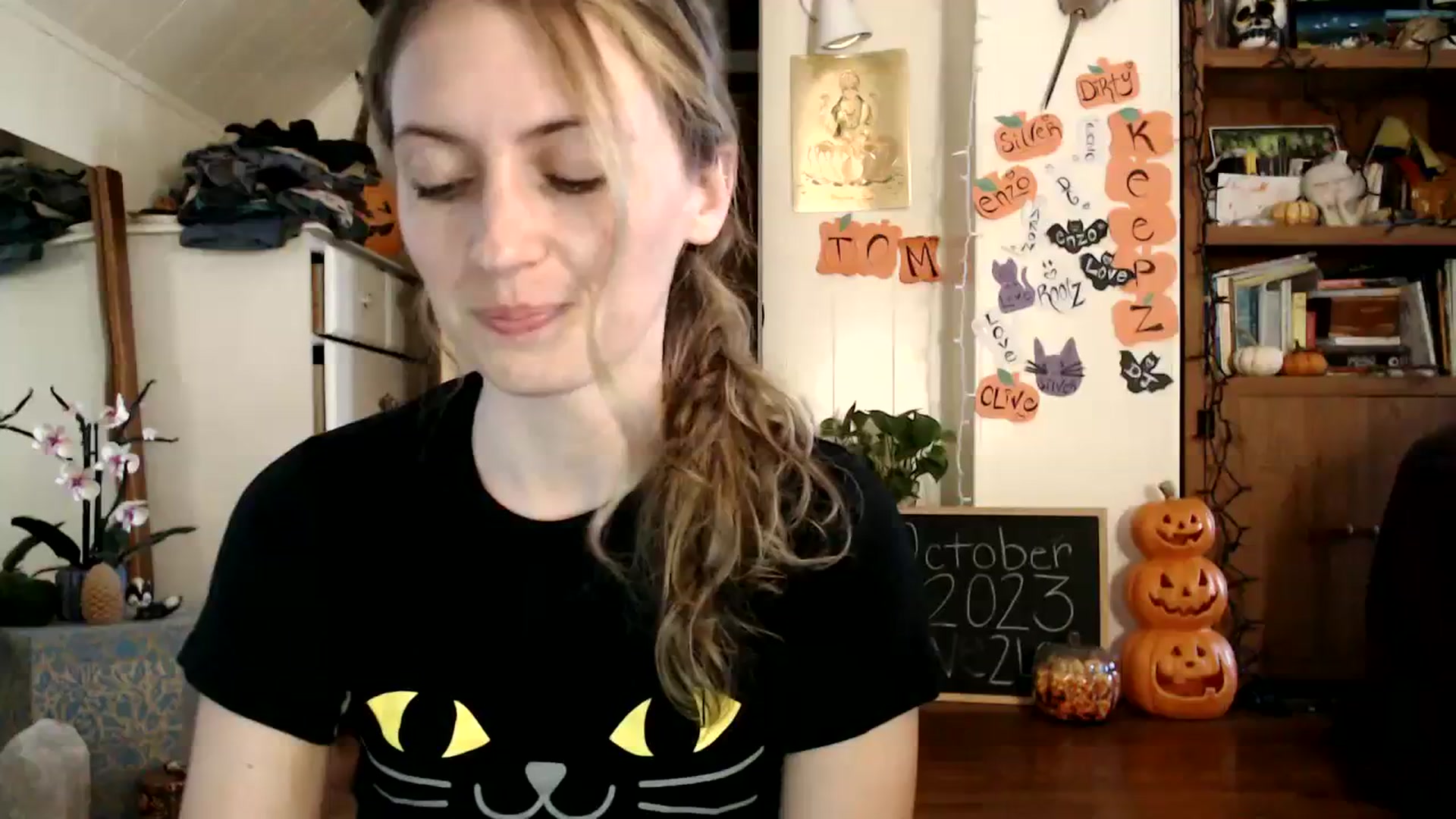 Gallery image thumbnail from WildflowerEm's myfreecams stream on, 10/28/2023, 21:14 image 1 of 20