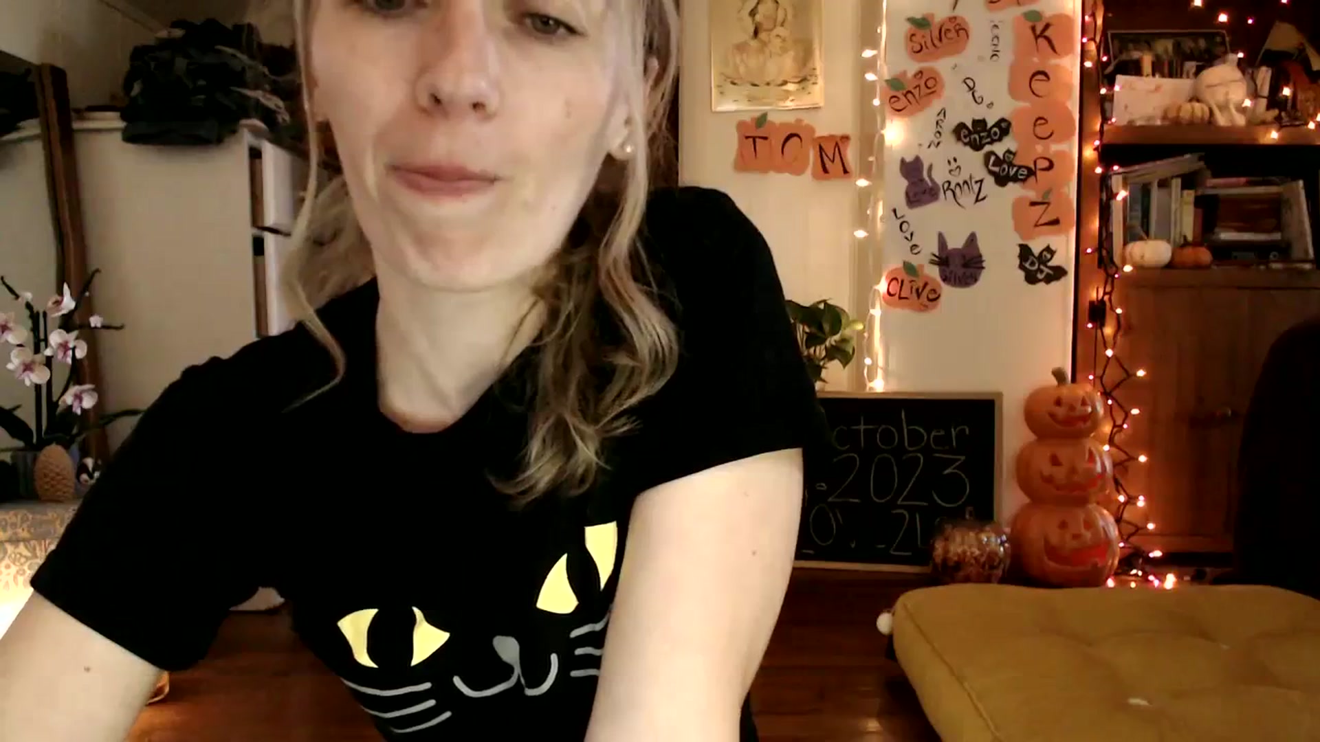 Gallery image thumbnail from WildflowerEm's myfreecams stream on, 10/28/2023, 21:14 image 15 of 20