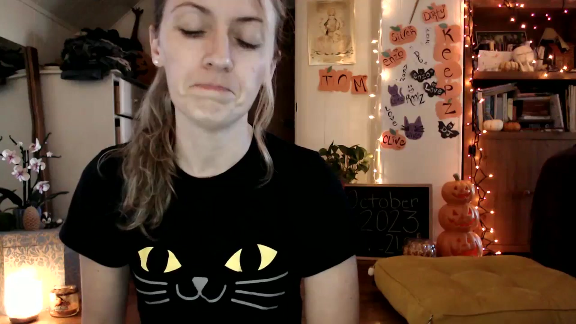 Gallery image thumbnail from WildflowerEm's myfreecams stream on, 10/28/2023, 21:14 image 10 of 20