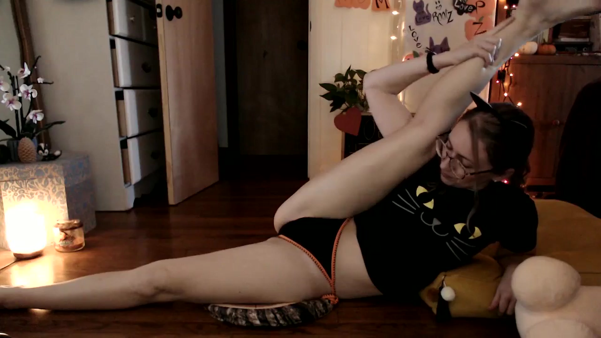 Gallery image thumbnail from WildflowerEm's myfreecams stream on, 10/28/2023, 21:14 image 12 of 20