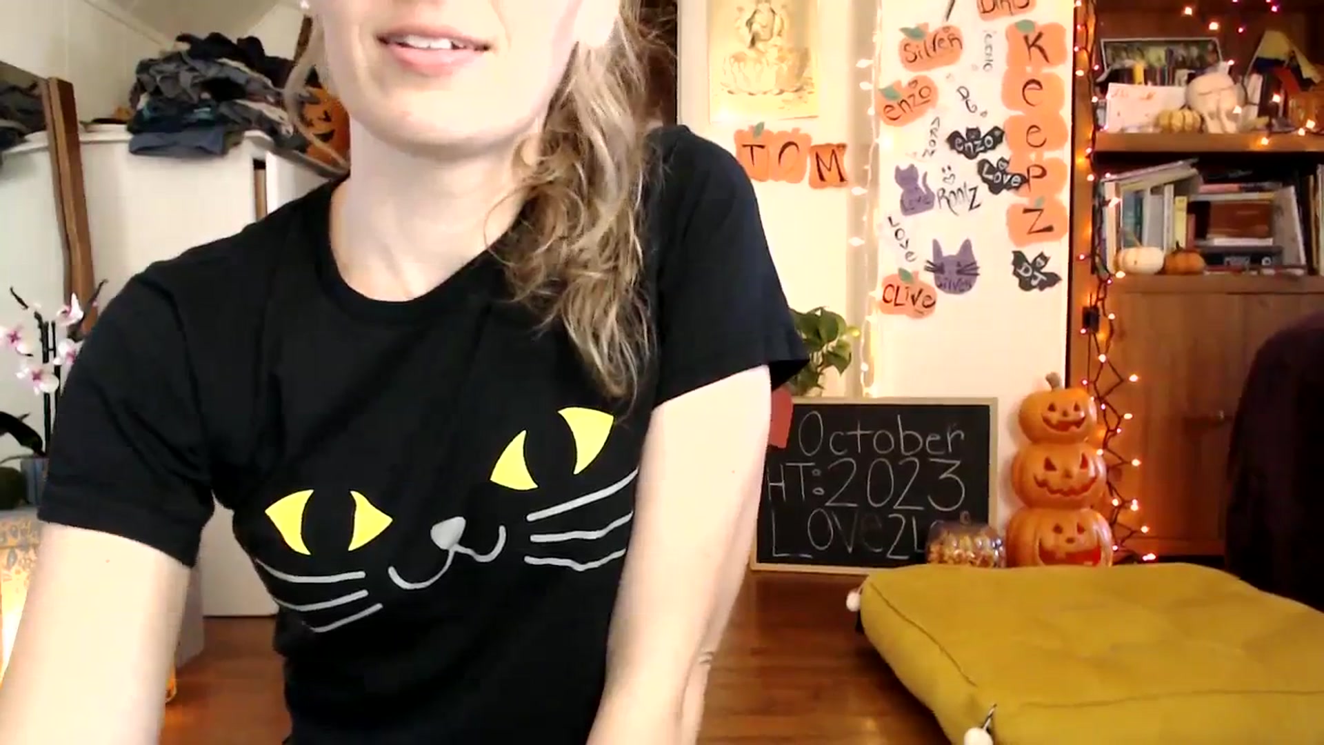 Gallery image thumbnail from WildflowerEm's myfreecams stream on, 10/28/2023, 21:14 image 6 of 20